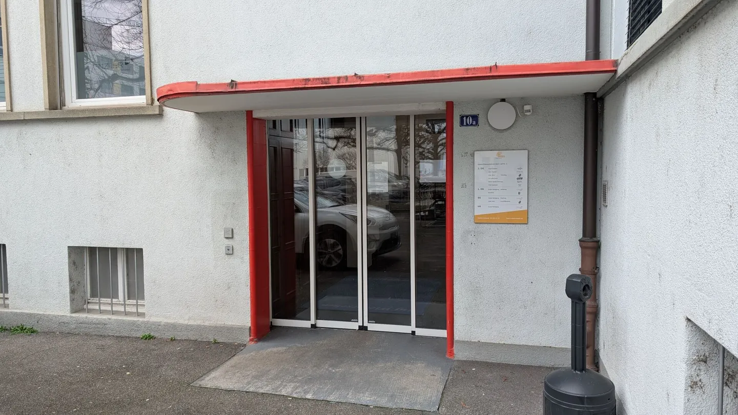 Spazio ufficio e magazzino attraente in affitto - Foto 7 di 13