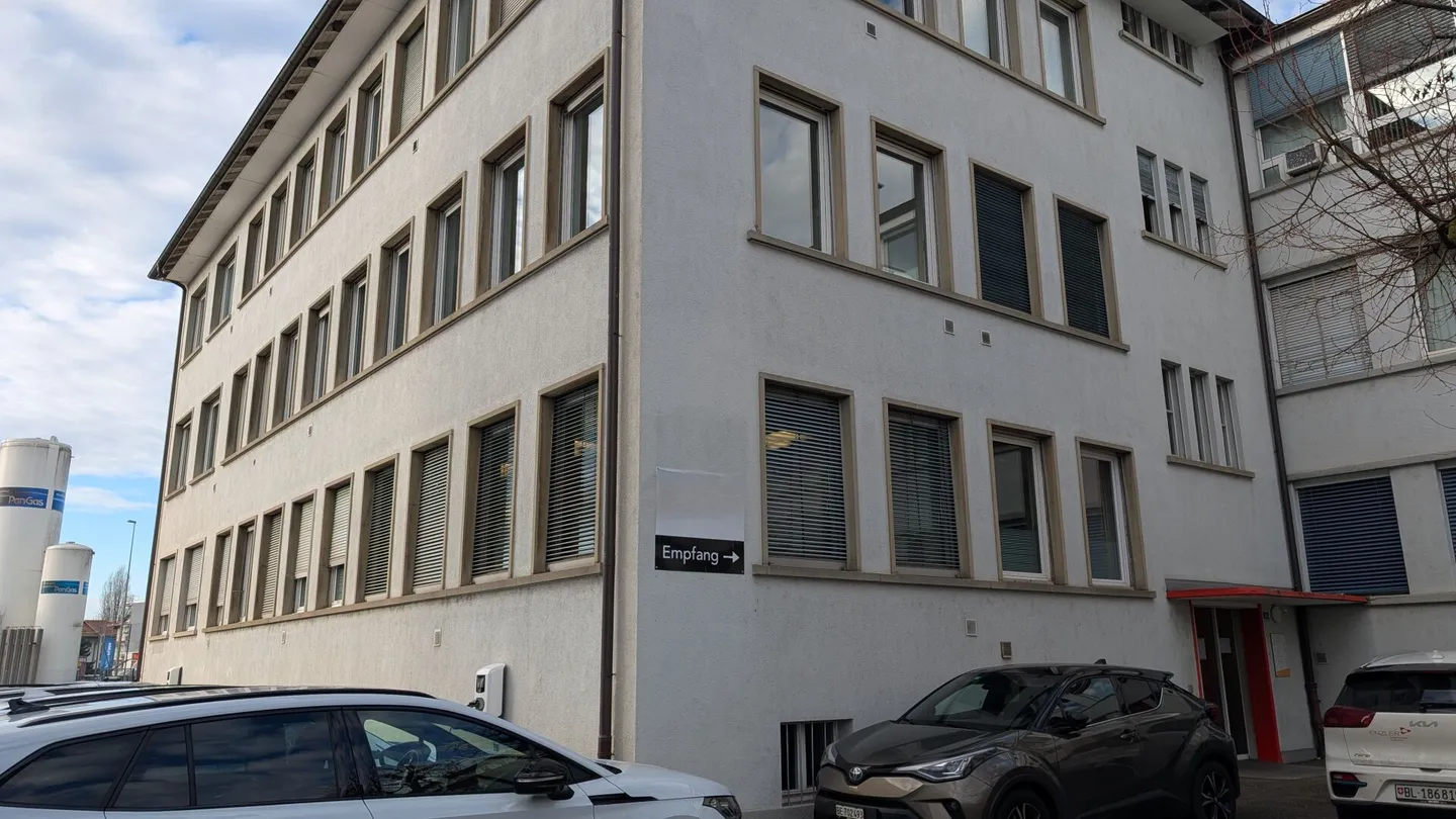 Spazio ufficio e magazzino attraente in affitto - Foto 8 di 13