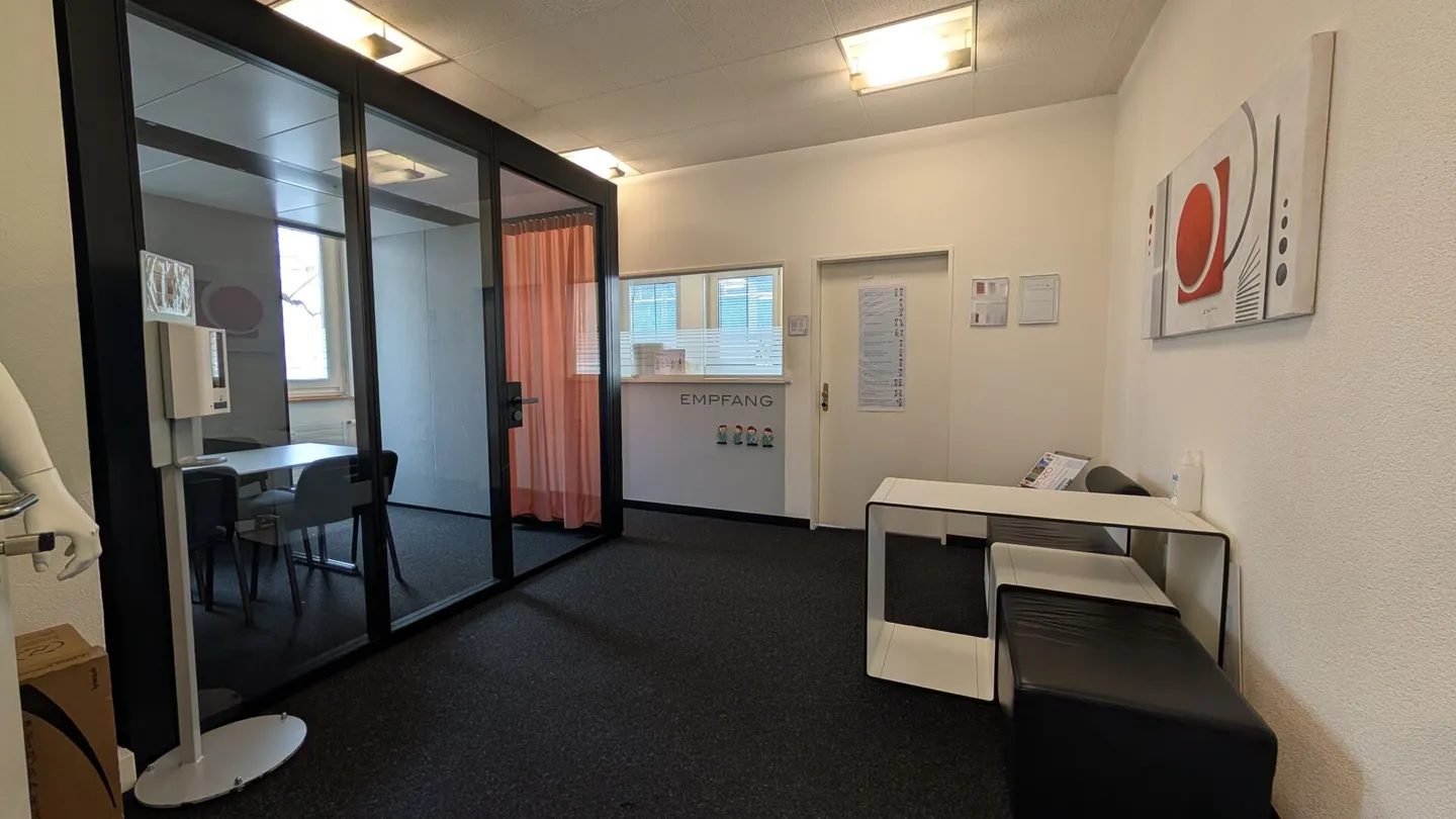 Spazio ufficio e magazzino attraente in affitto - Foto 6 di 13
