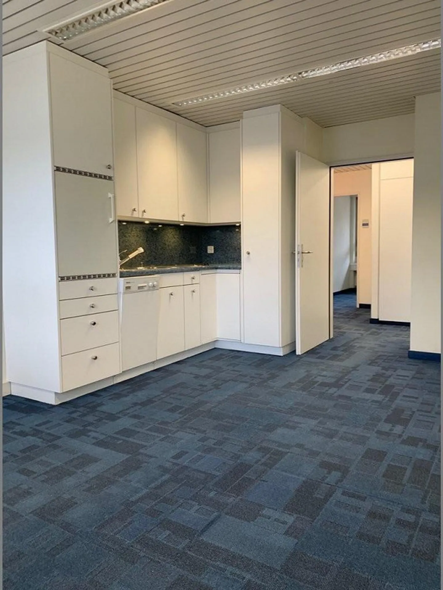 Office space in a prime location sought? - Photo 10 of 11