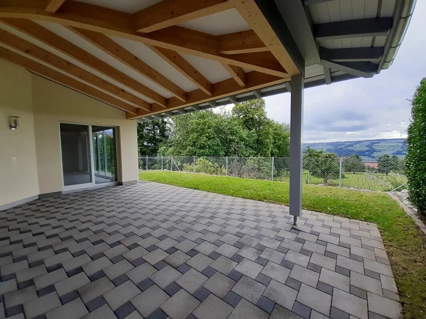 Attraktive 4 1/2 Zimmer-Wohnung mit traumhafter Aussicht - Foto 1 von 13