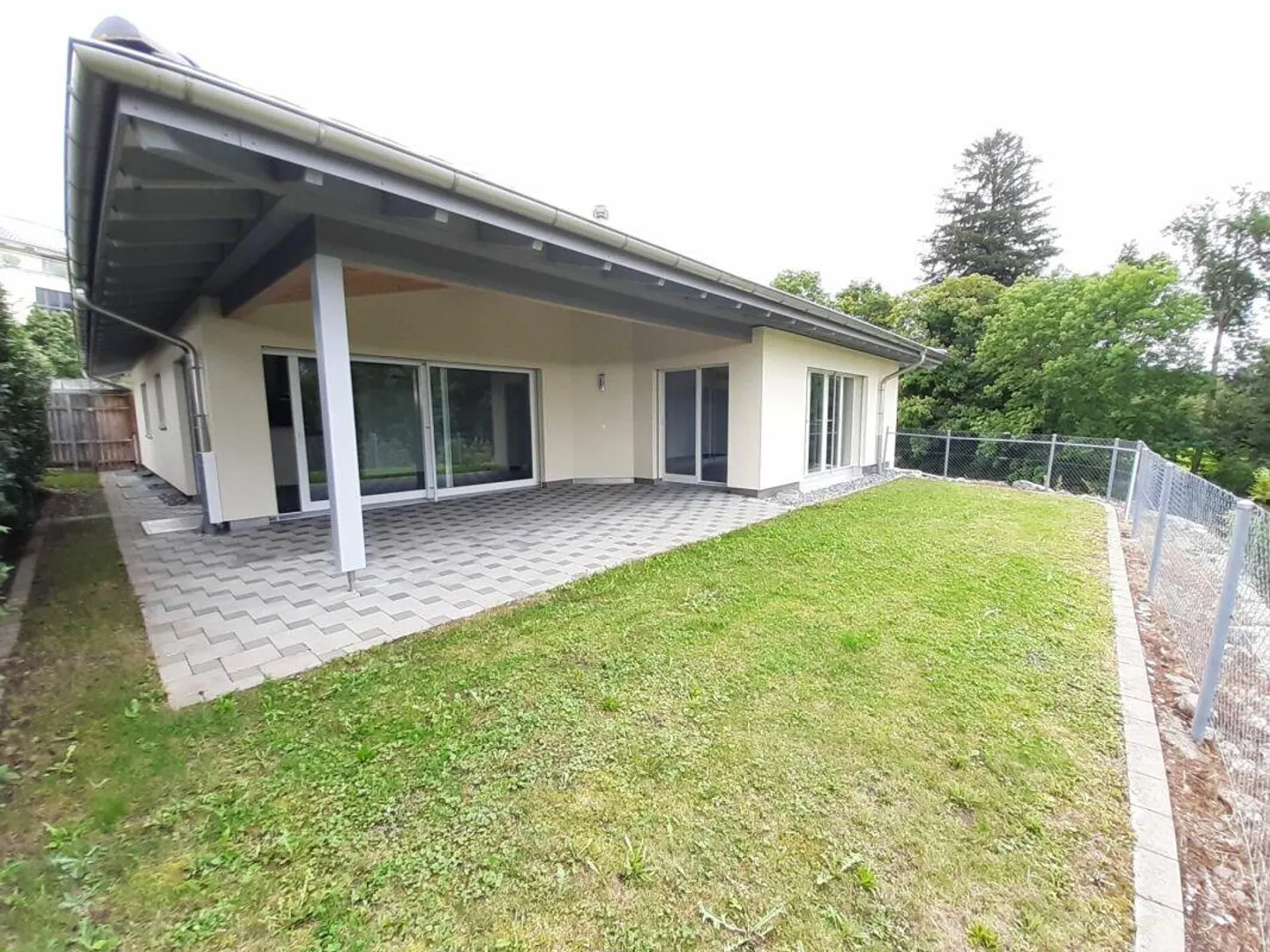 Attraktive 4 1/2 Zimmer-Wohnung mit traumhafter Aussicht - Foto 3 von 13