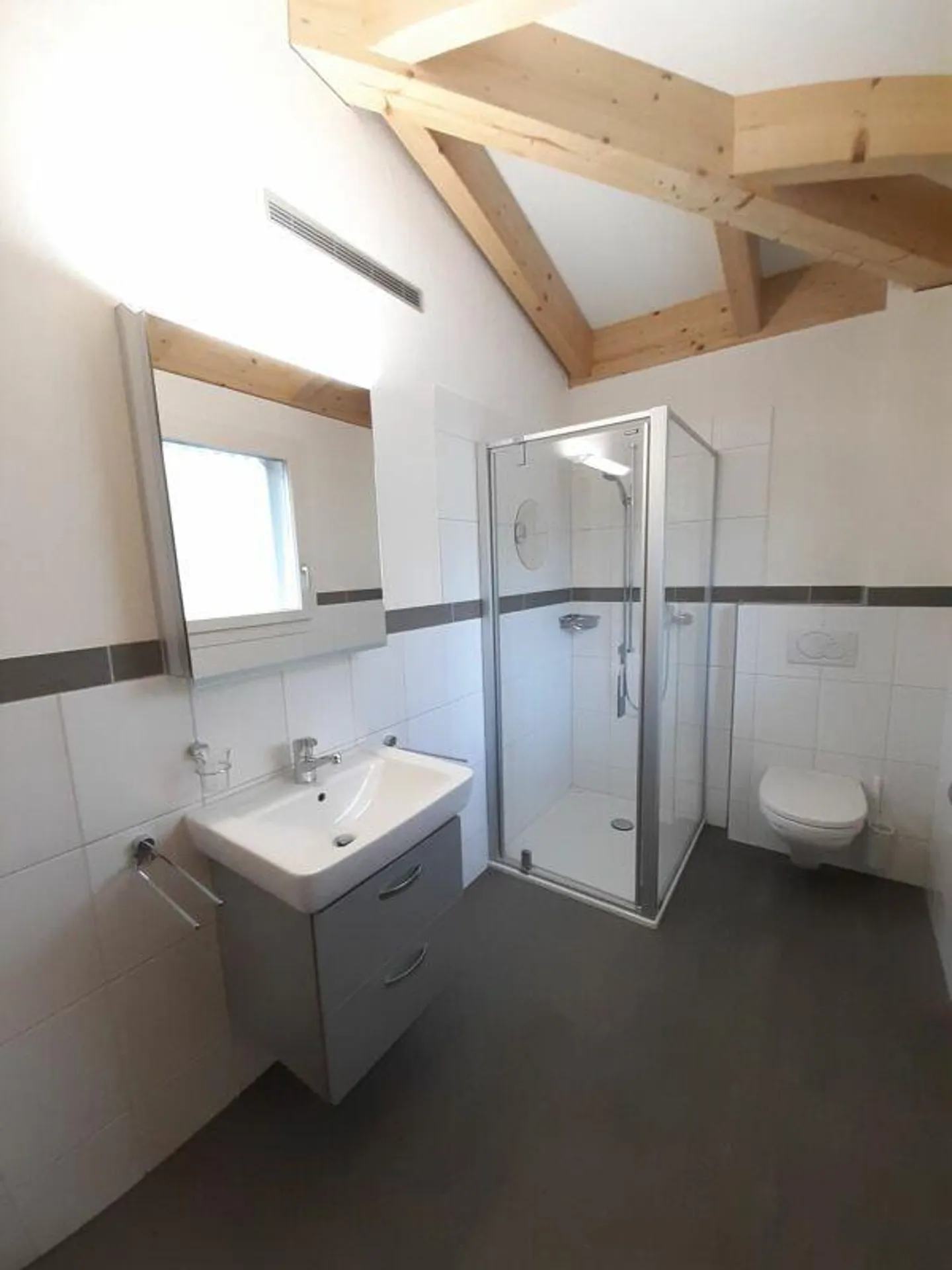 Attraktive 4 1/2 Zimmer-Wohnung mit traumhafter Aussicht - Foto 11 von 13