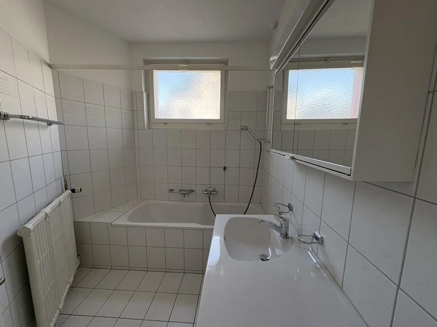 Charmante appartement ancien de 5 pièces limité jusqu'au 31.12.2026 - Photo 6 sur 11