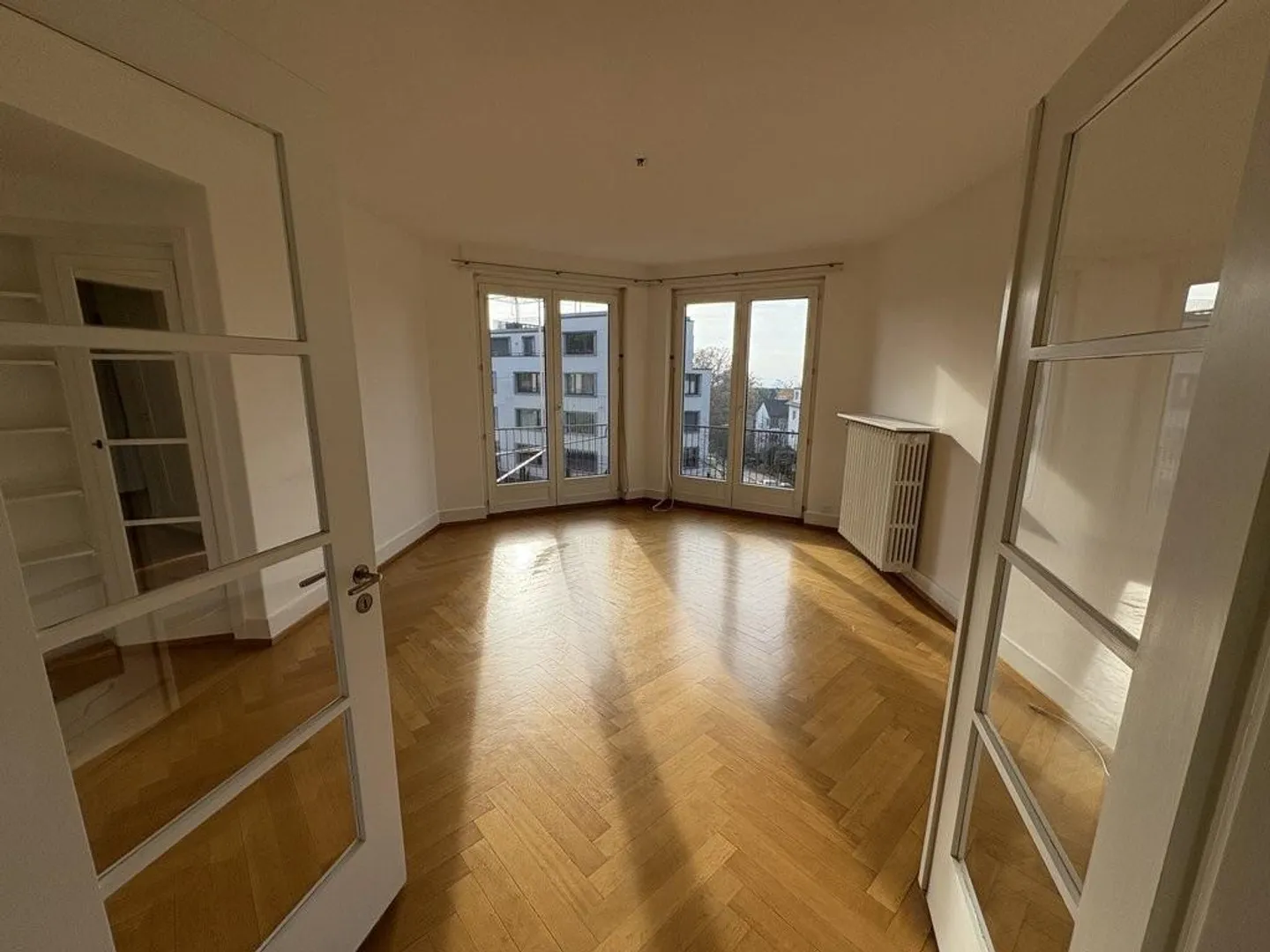 Charmante appartement ancien de 5 pièces limité jusqu'au 31.12.2026 - Photo 4 sur 11