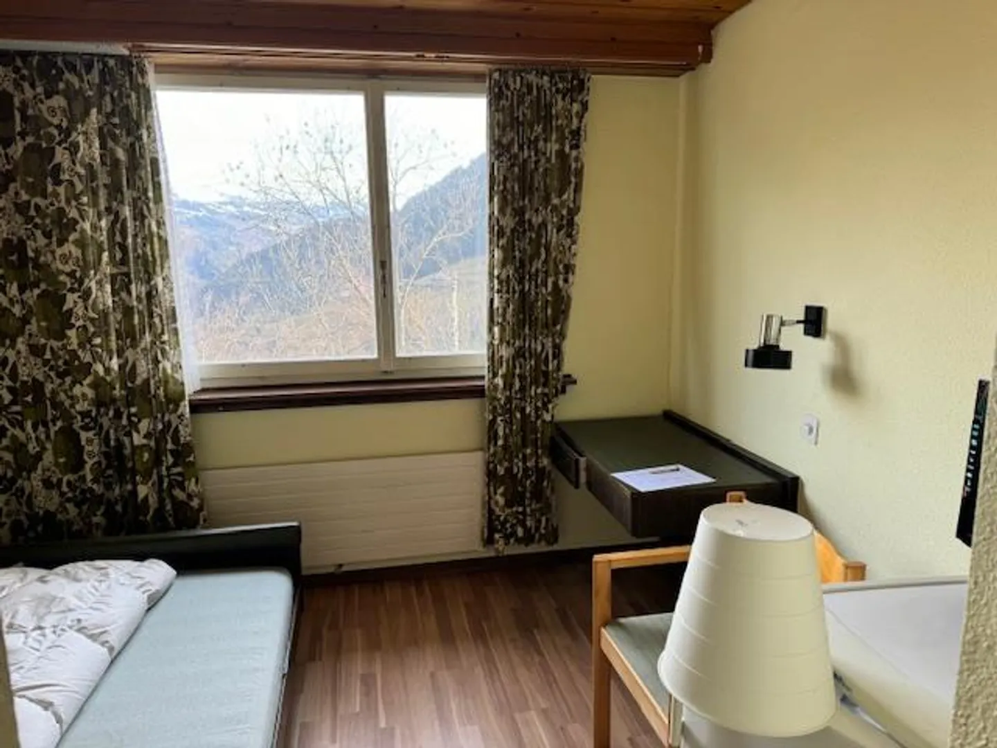 Möbliertes Zimmer mit Dusche - Foto 3 von 8