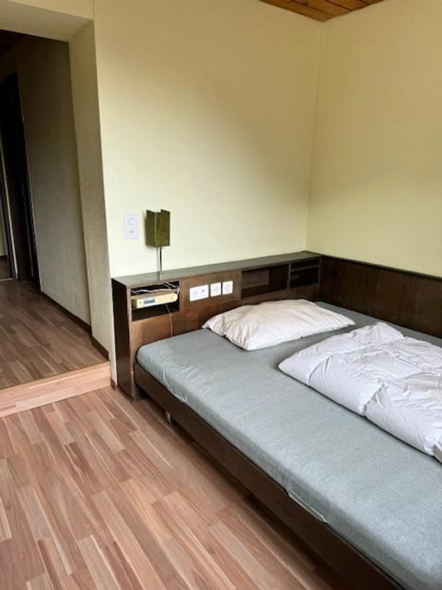 Möbliertes Zimmer mit Dusche - Foto 4 von 8