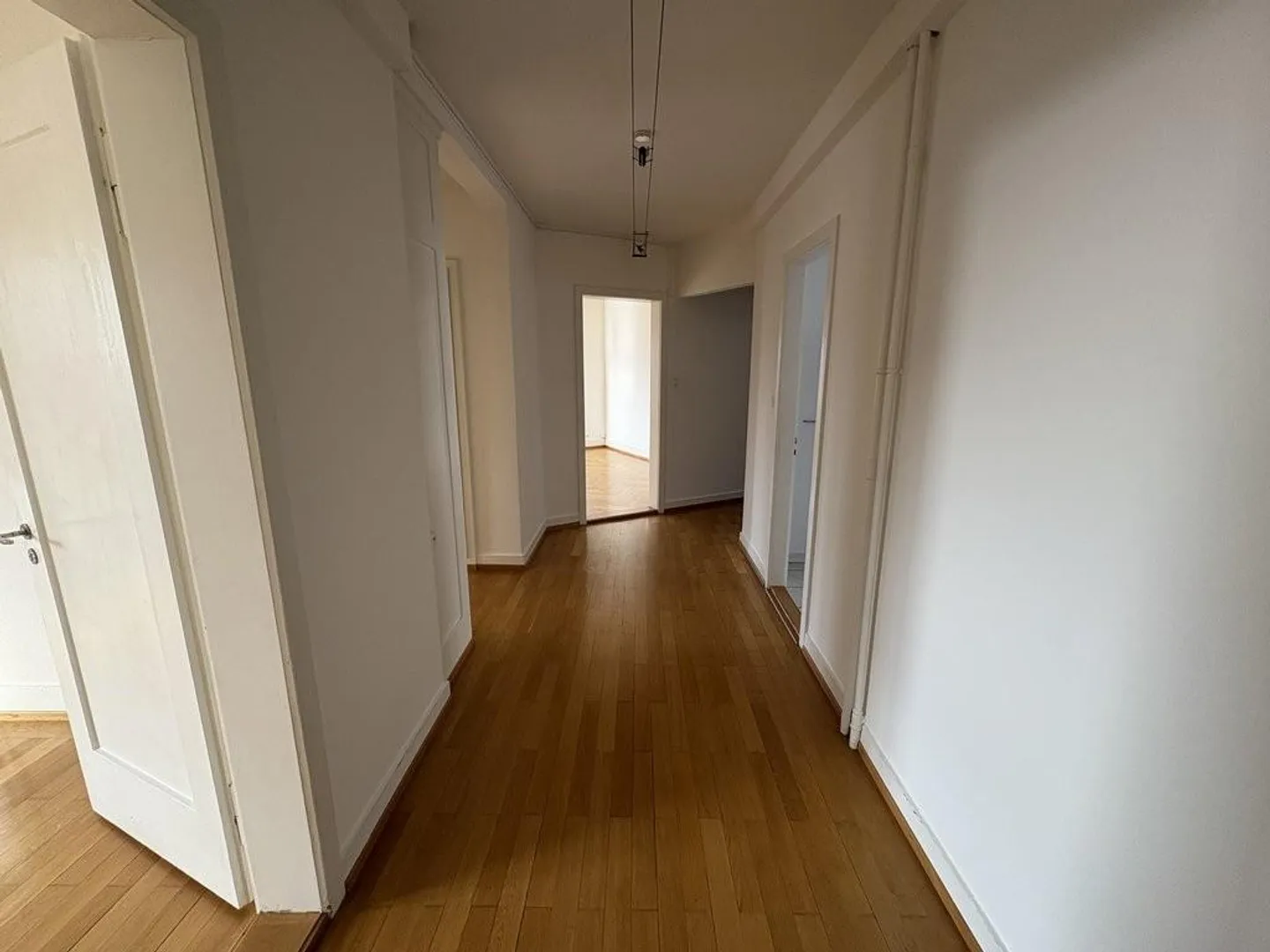 Charmante appartement ancien de 5 pièces limité jusqu'au 31.12.2026 - Photo 8 sur 11