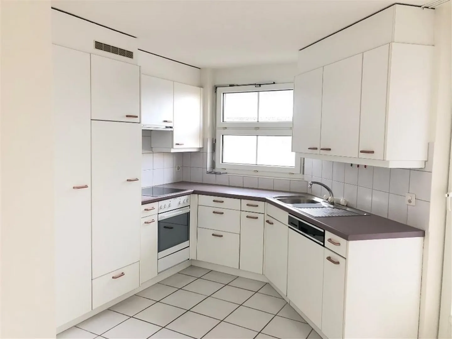 Helle Wohnung mit Balkon - Foto 2 von 10