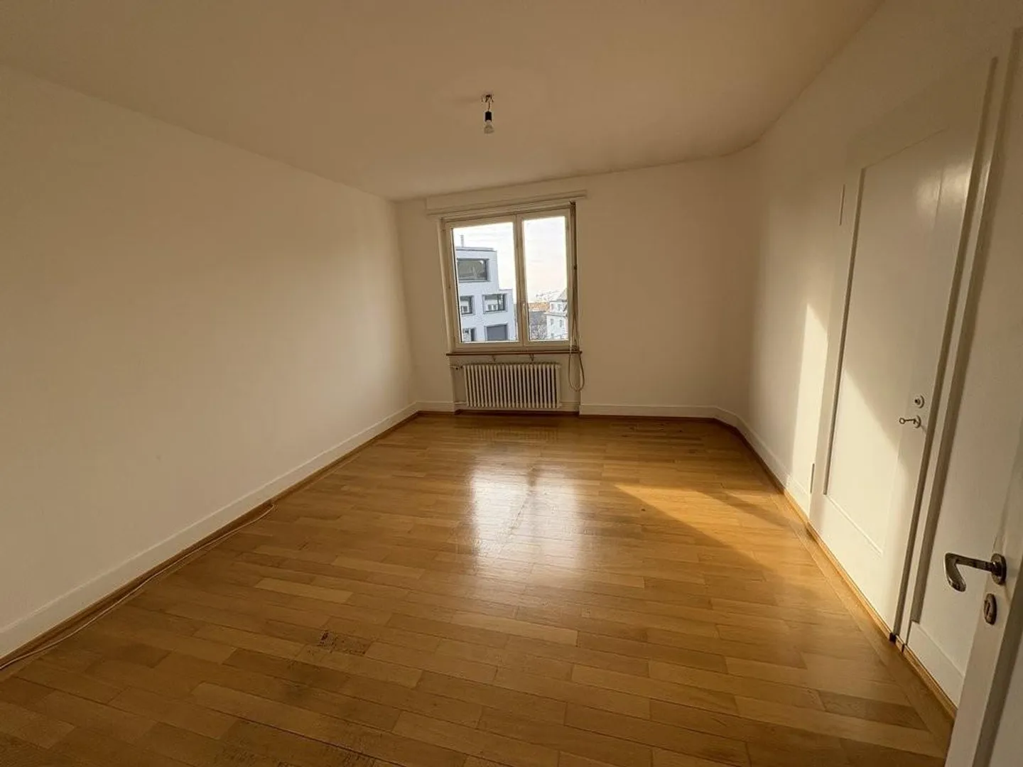 Charmante appartement ancien de 5 pièces limité jusqu'au 31.12.2026 - Photo 9 sur 11