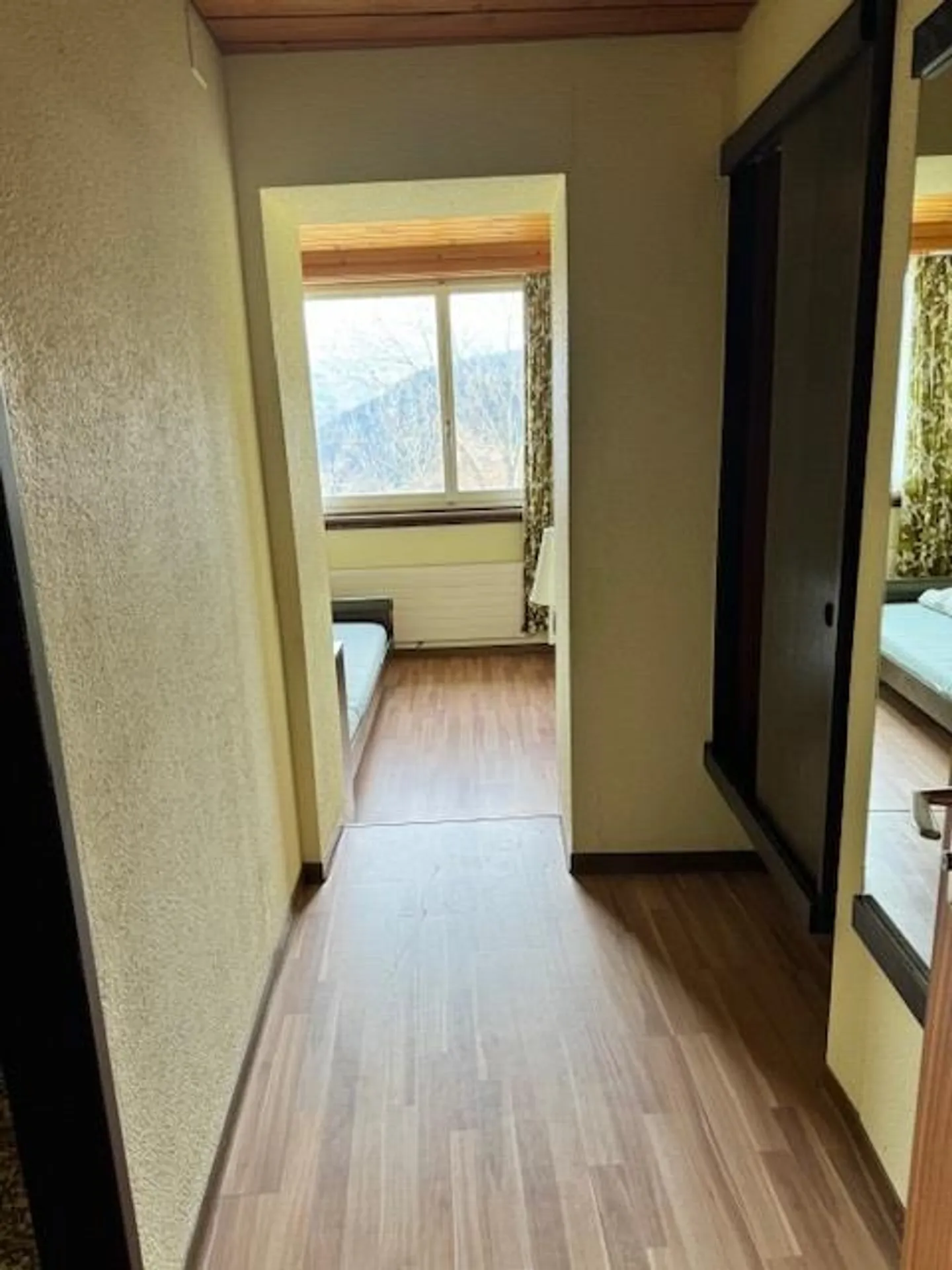 Möbliertes Zimmer mit Dusche - Foto 7 von 8