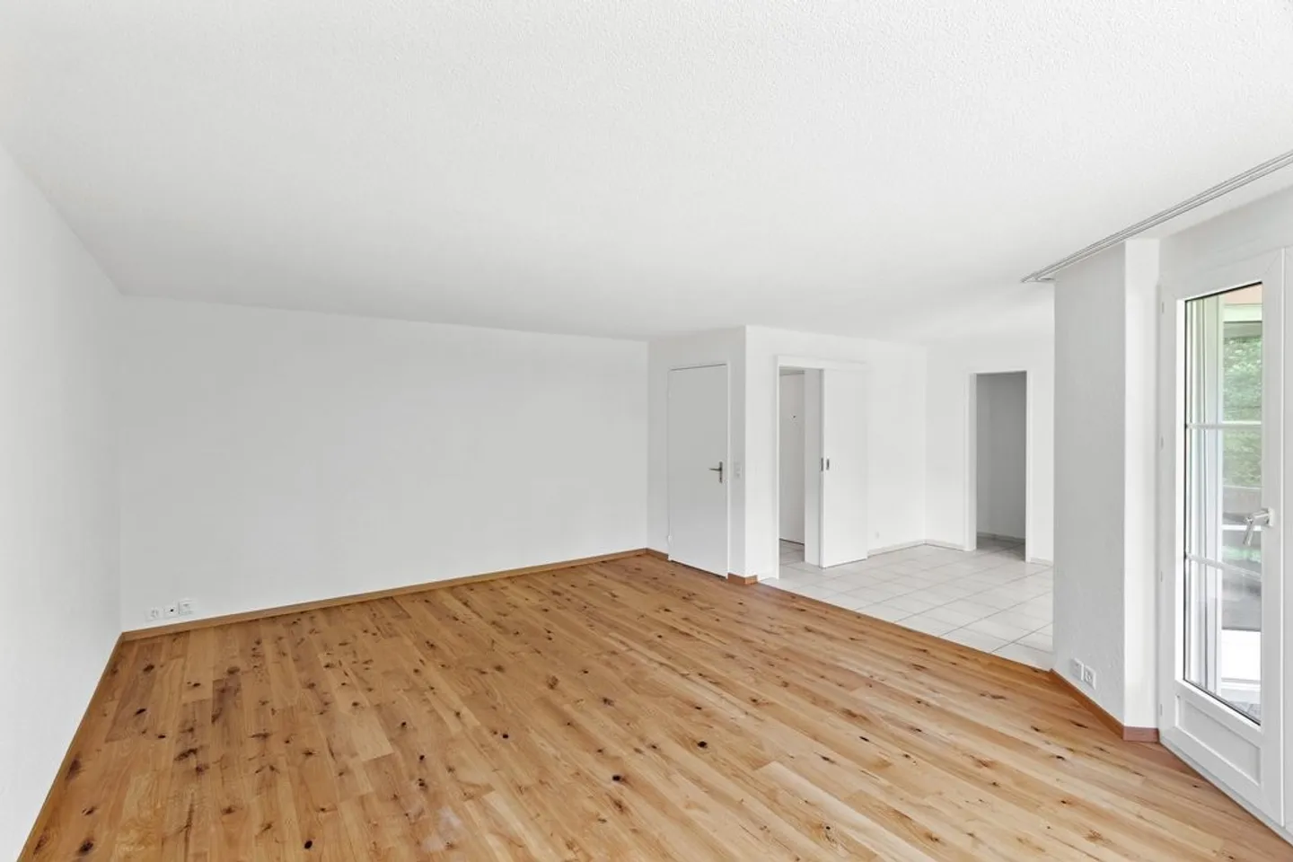 Helle Wohnung mit Balkon - Foto 3 von 10