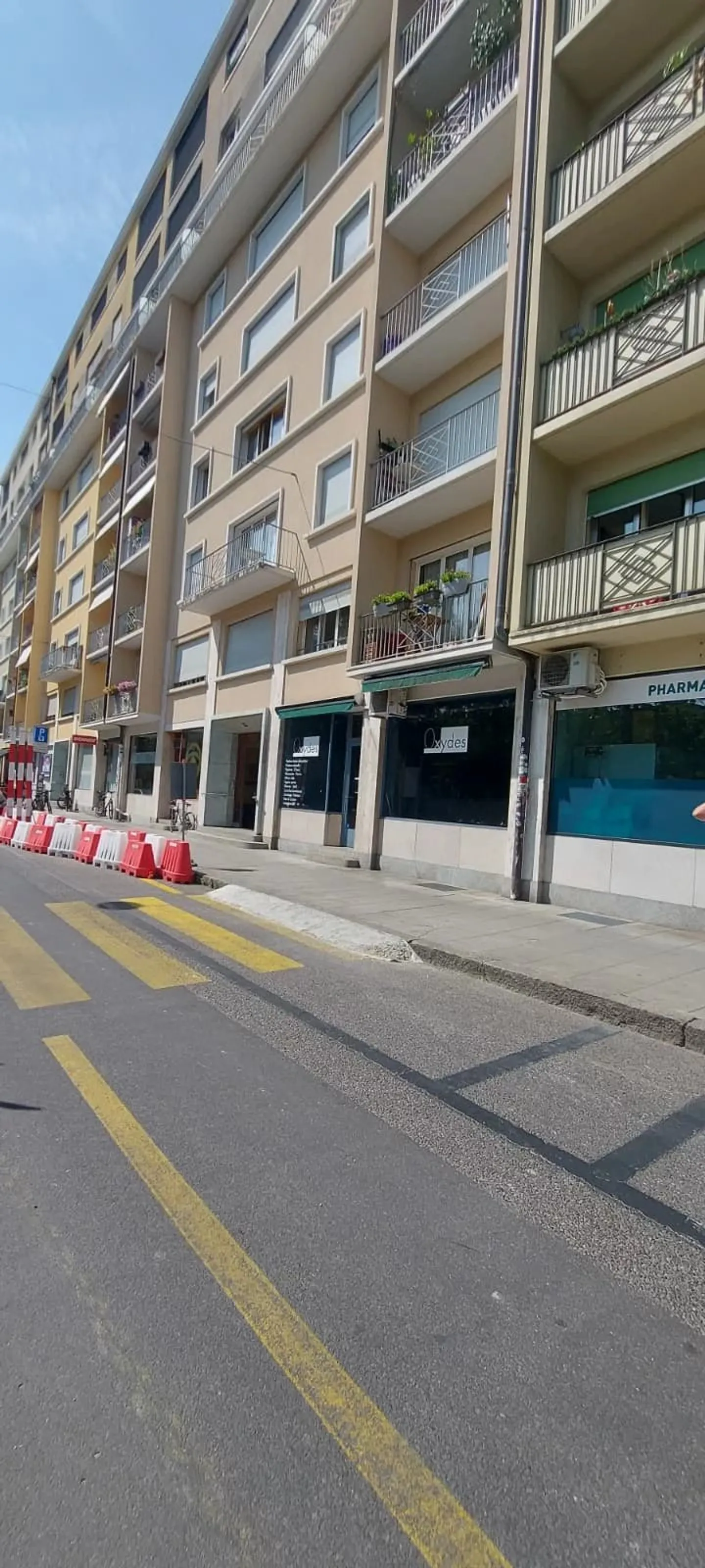 Commercial Space in Carouge - Photo 1 of 6
