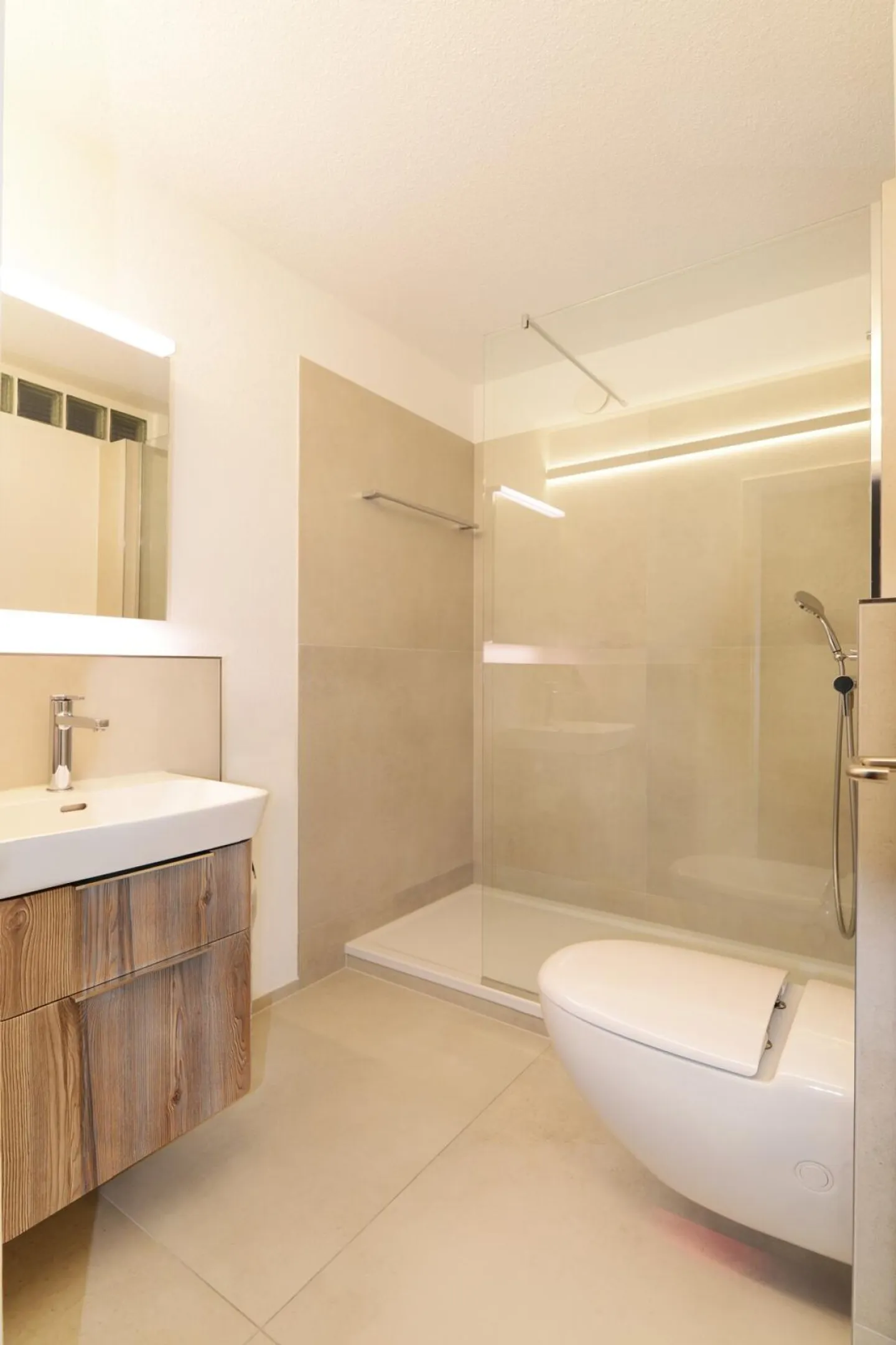 Studio apartment in the best location in Zurich Seefeld - Photo 5 of 8