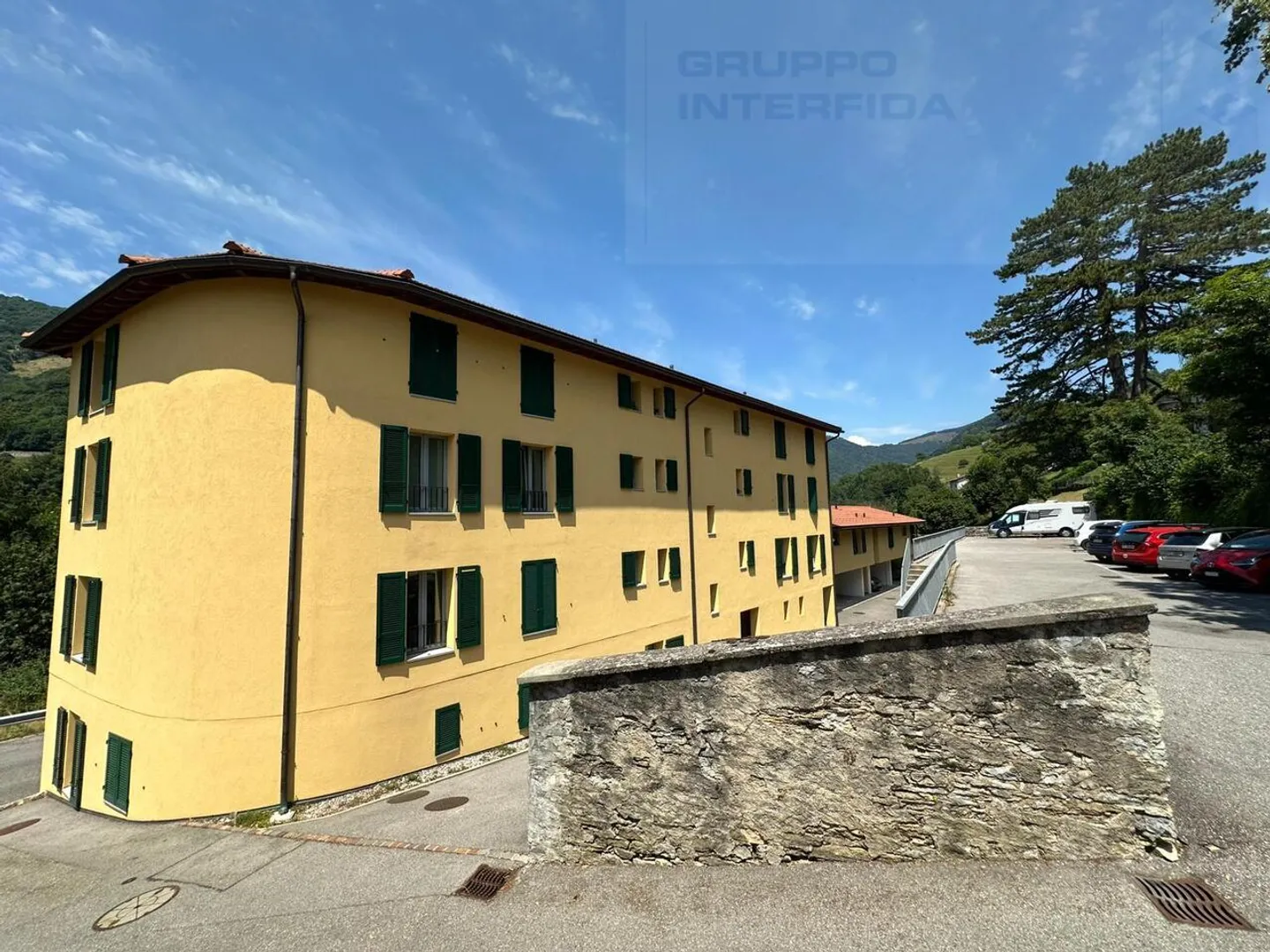 Moderno appartamento di 3,5 locali con due posti auto a Bruzella - Foto 1 di 7
