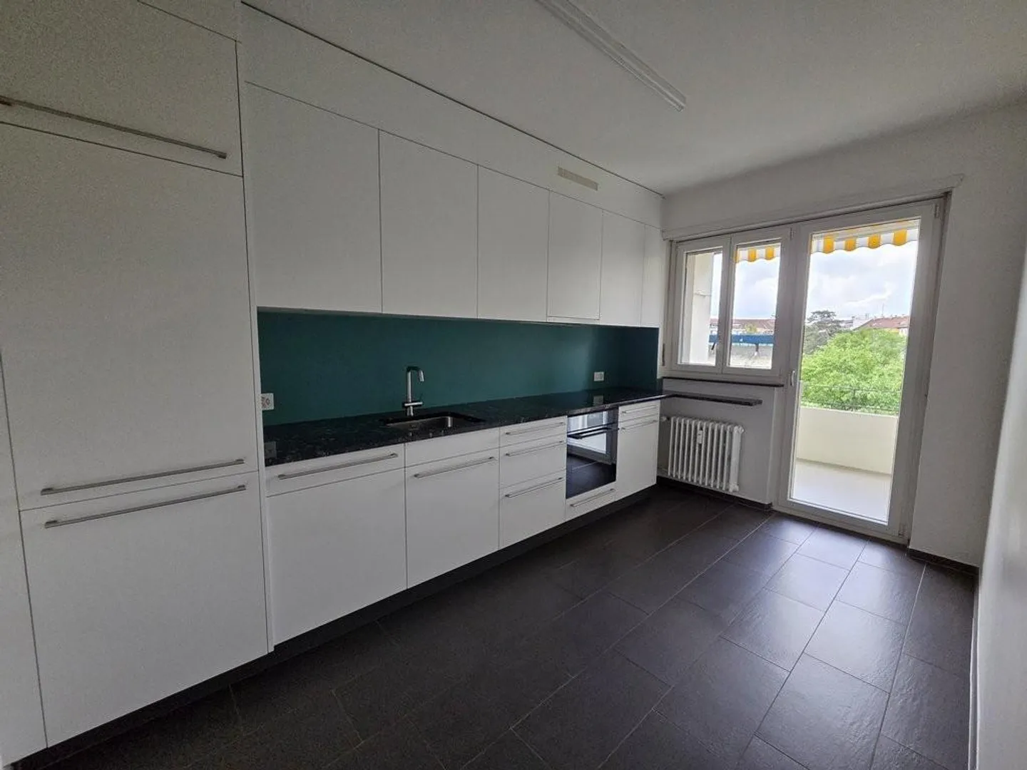Appartement 2 pièces confortable avec balcon dans un emplacement central - Photo 2 sur 8