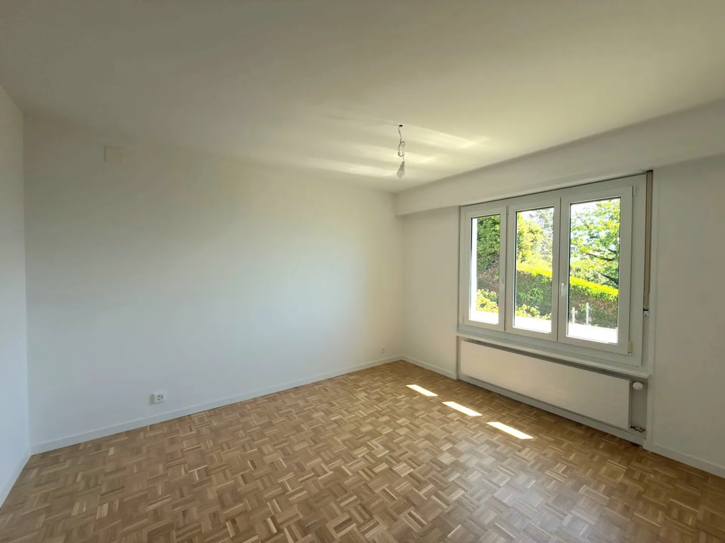 Ampio appartamento di 4 stanze con vista lago - Foto 6 di 11
