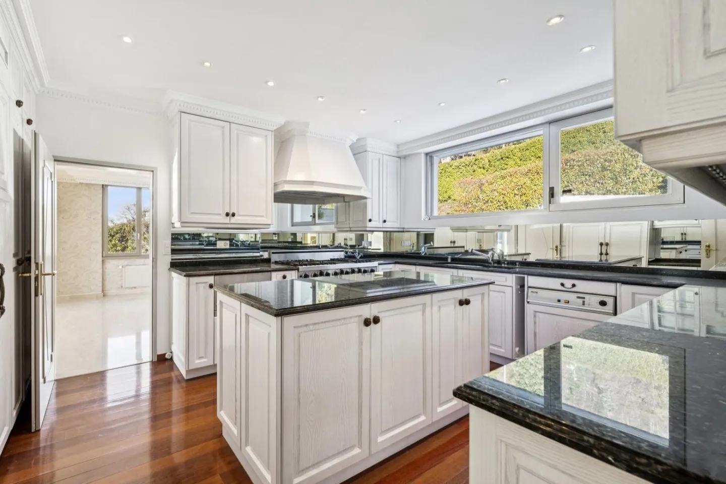 Proprietà Unica con vista panoramica, esclusiva di Sotheby's! - Foto 8 di 13