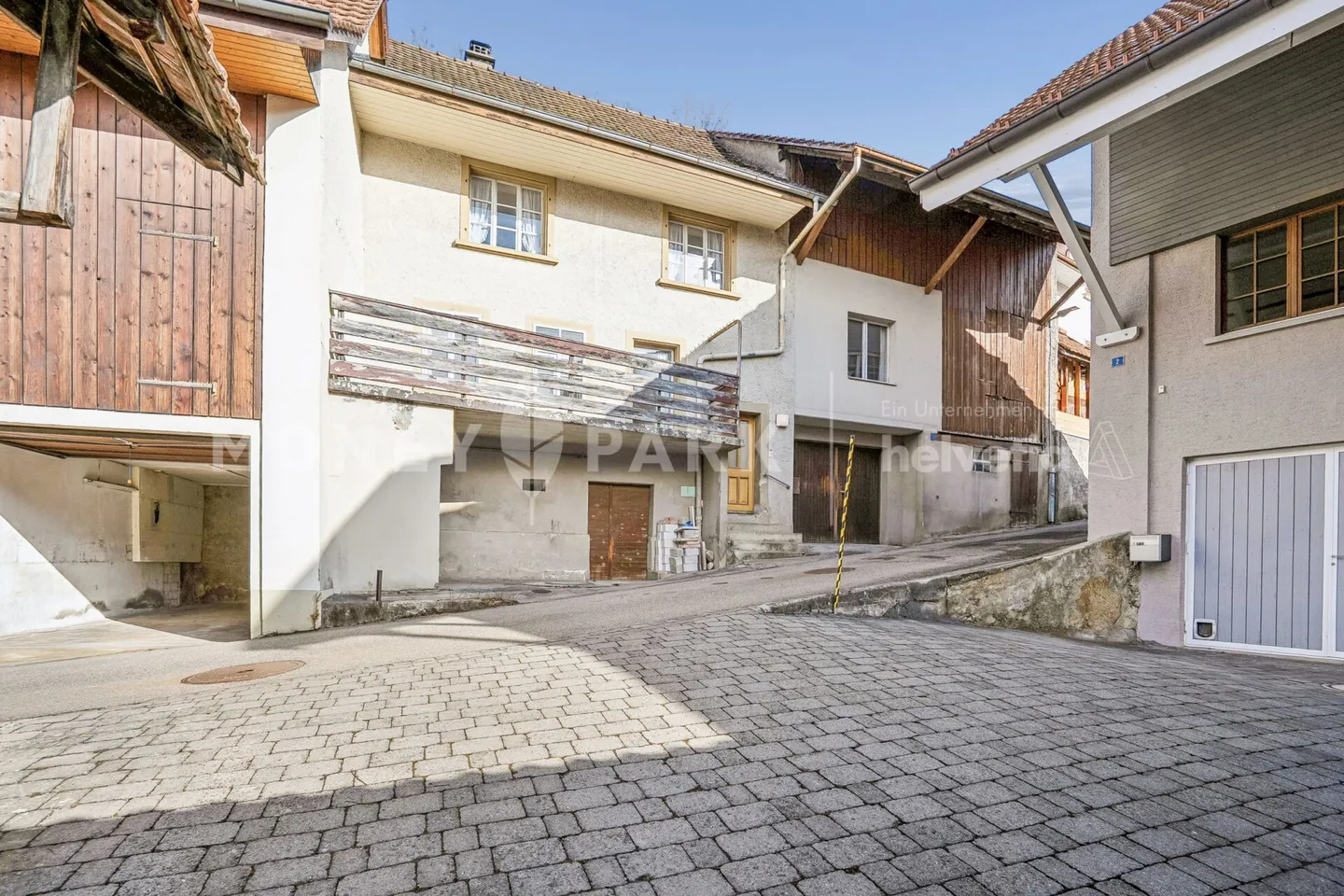 5.5-Room Mid-Terrace House with Expansion Potential - Photo 1 of 9