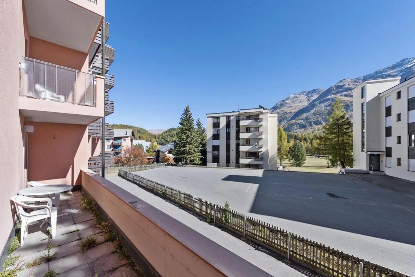 Ideal aufgeteilte 4.5-Zimmerwohnung mit zwei Balkonen in Champfèr - Foto 5 von 6