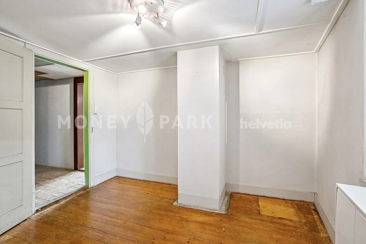 5.5-Room Mid-Terrace House with Expansion Potential - Photo 5 of 9