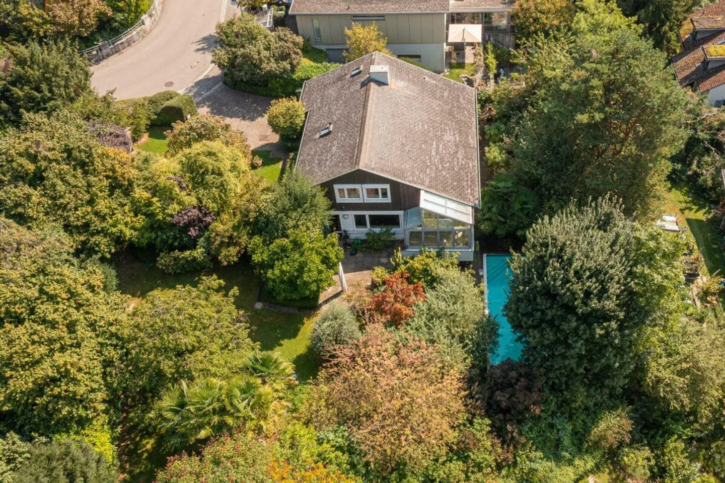 Freistehendes Einfamilienhaus mit atemberaubendem Garten - Foto 1 von 17