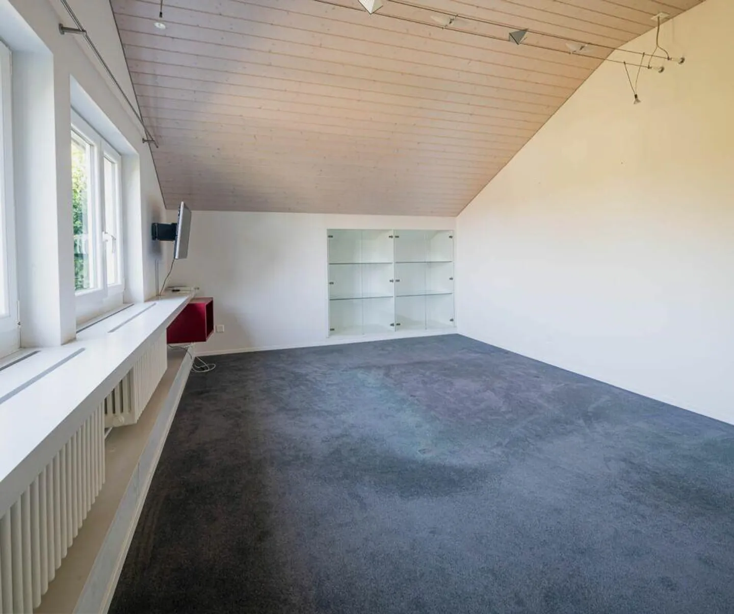 Freistehendes Einfamilienhaus mit atemberaubendem Garten - Foto 5 von 17