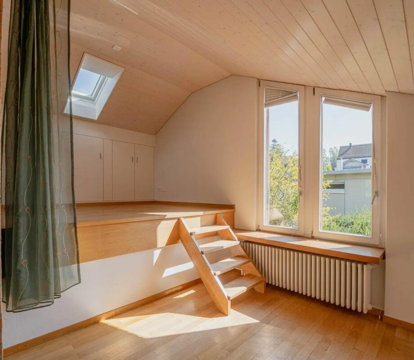 Freistehendes Einfamilienhaus mit atemberaubendem Garten - Foto 6 von 17