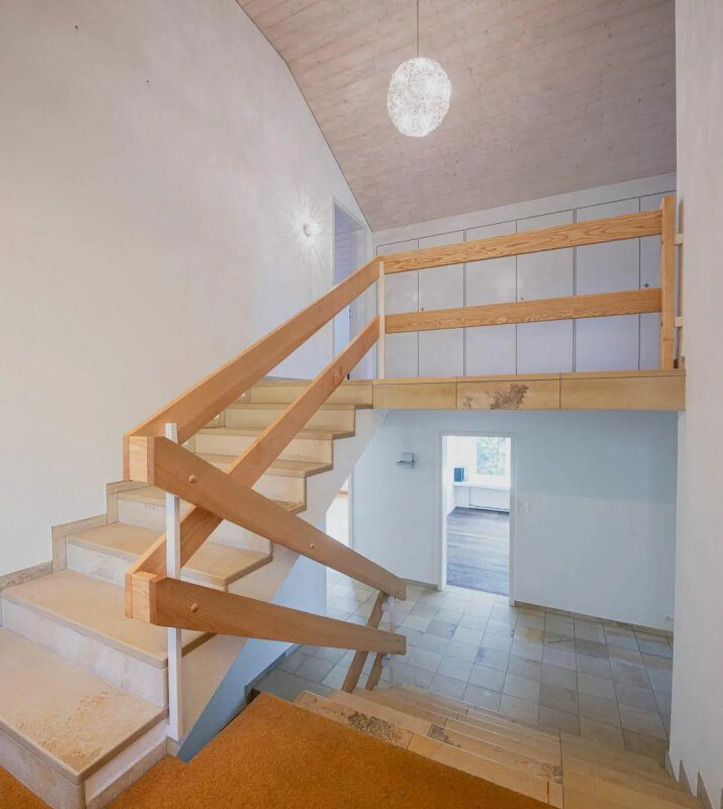 Freistehendes Einfamilienhaus mit atemberaubendem Garten - Foto 7 von 17
