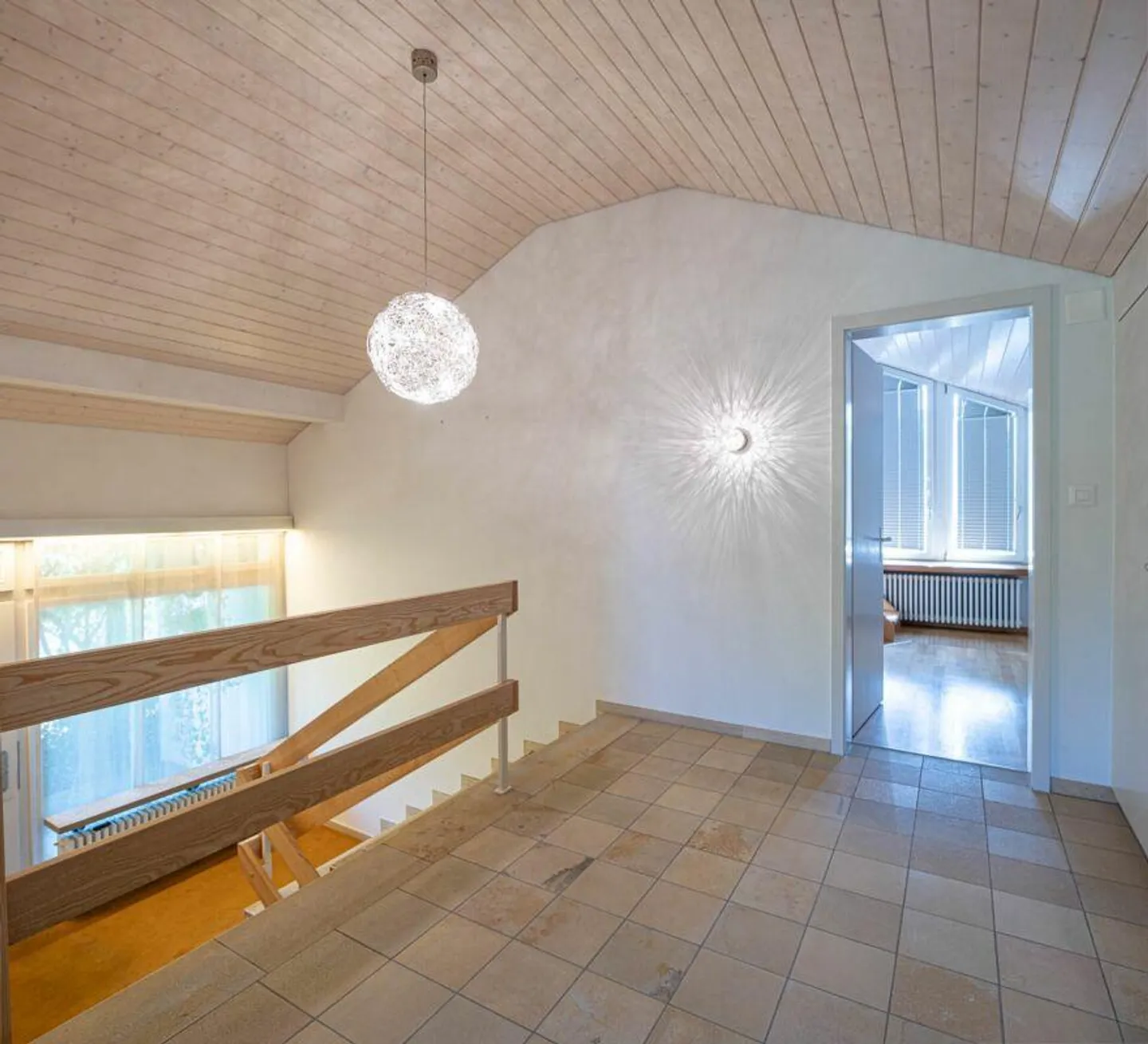 Freistehendes Einfamilienhaus mit atemberaubendem Garten - Foto 8 von 17