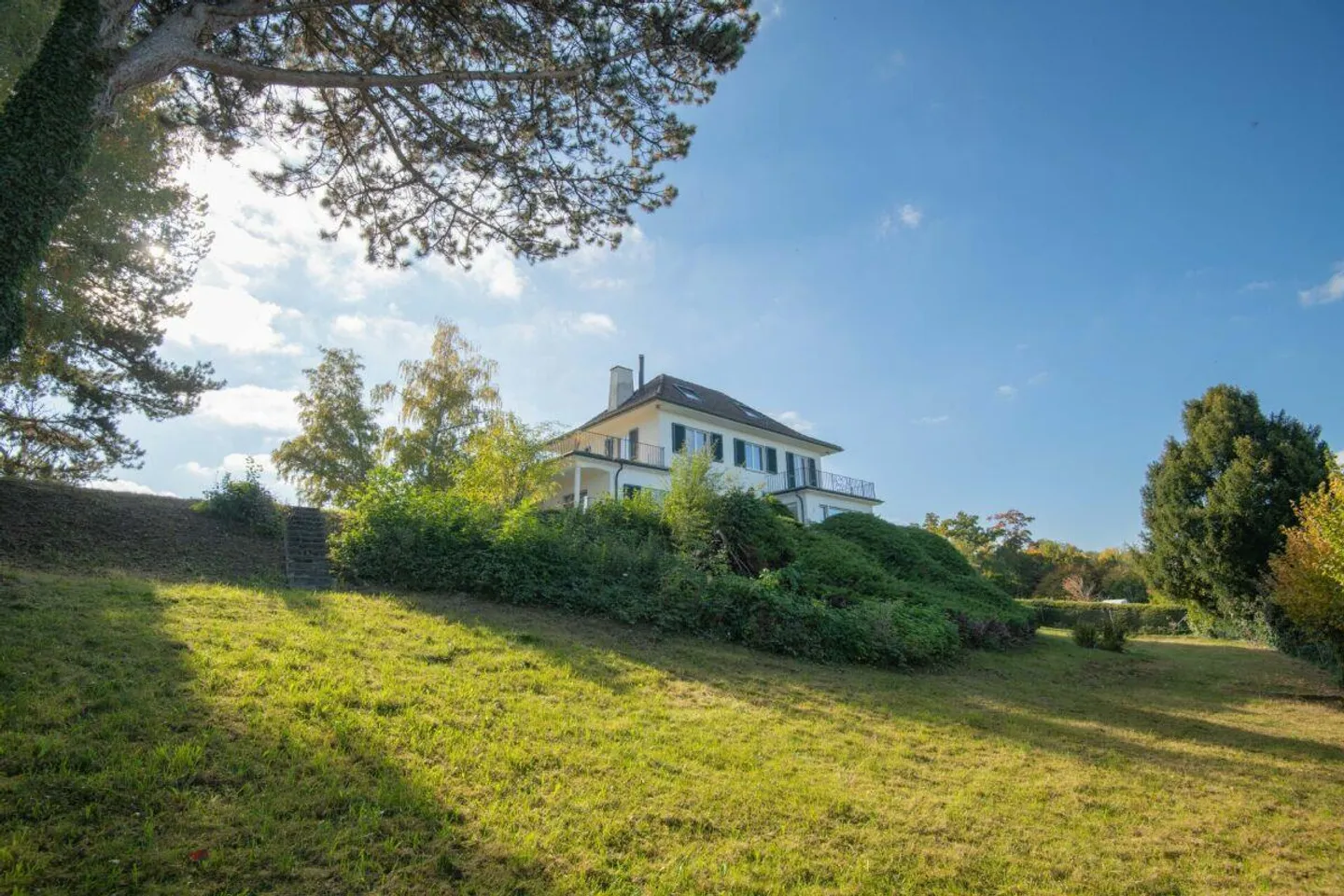 Majestätisches Haus mit Seeblick - Foto 1 von 17