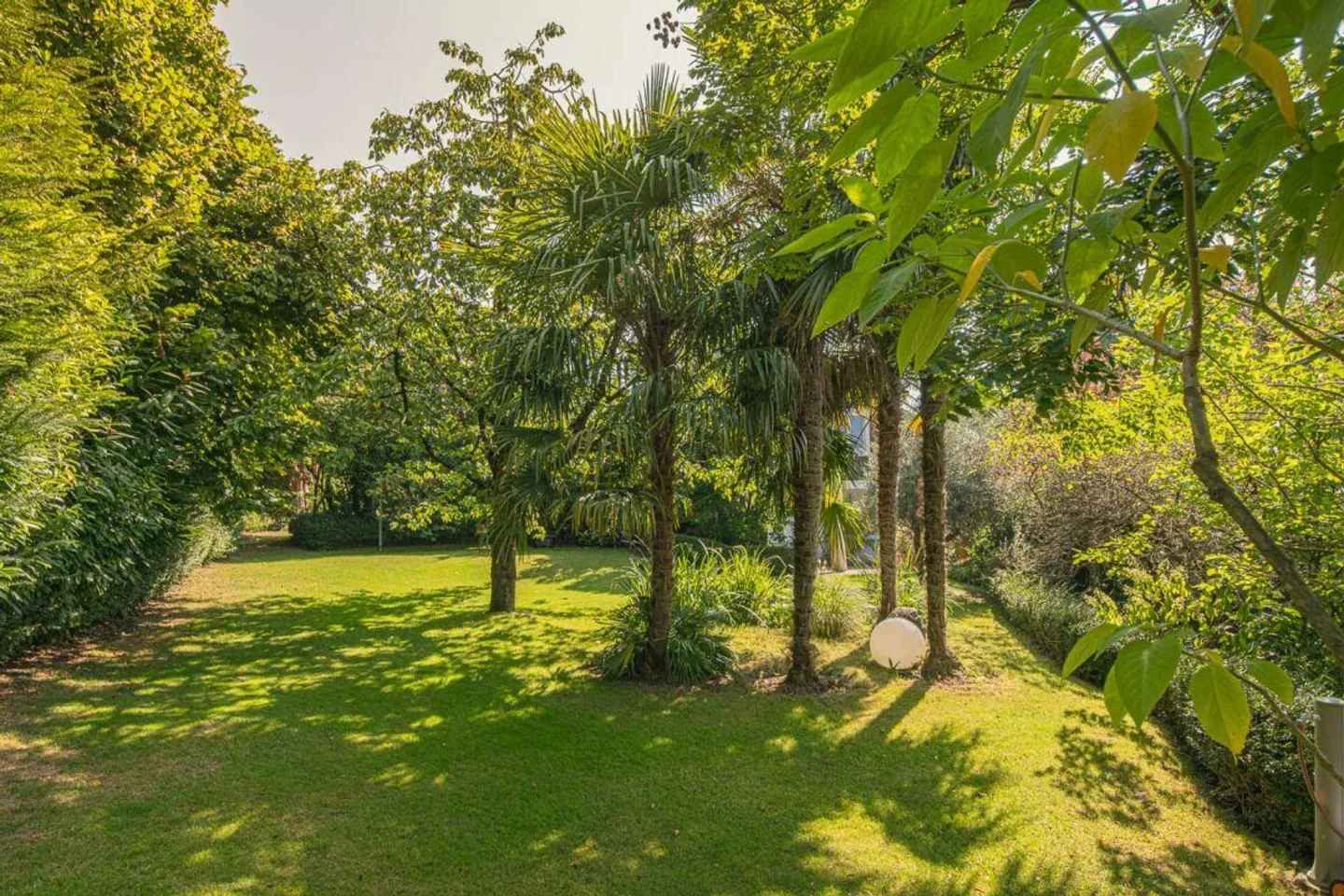Freistehendes Einfamilienhaus mit atemberaubendem Garten - Foto 14 von 17