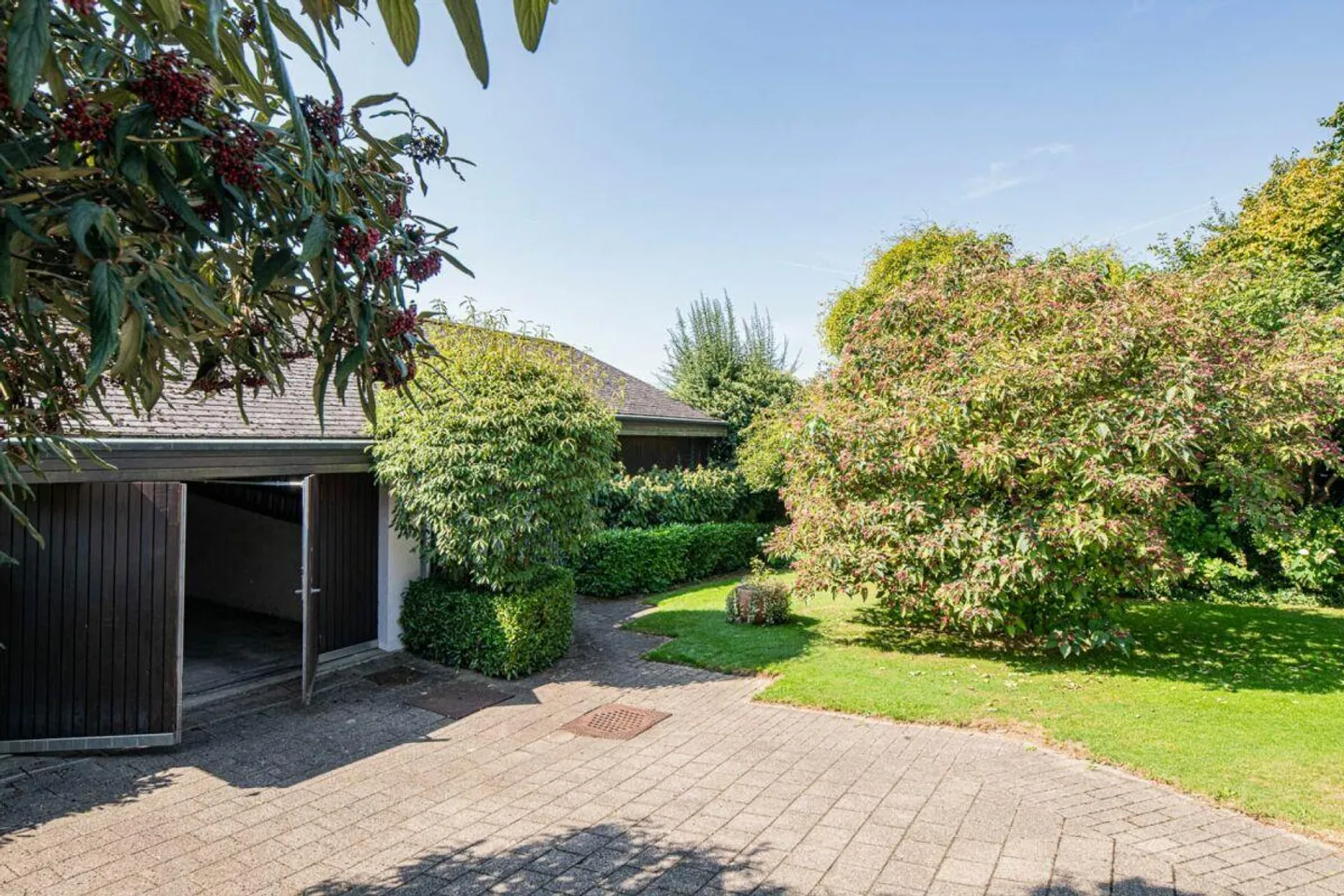Freistehendes Einfamilienhaus mit atemberaubendem Garten - Foto 16 von 17