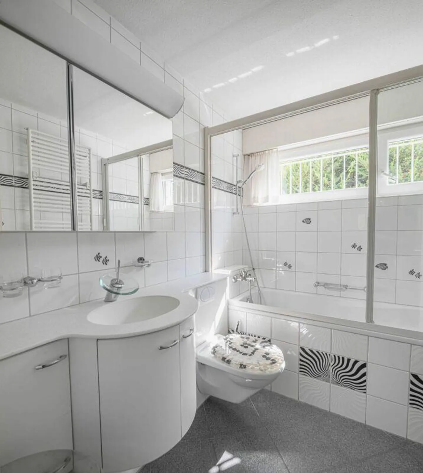 Freistehendes Einfamilienhaus mit atemberaubendem Garten - Foto 10 von 17