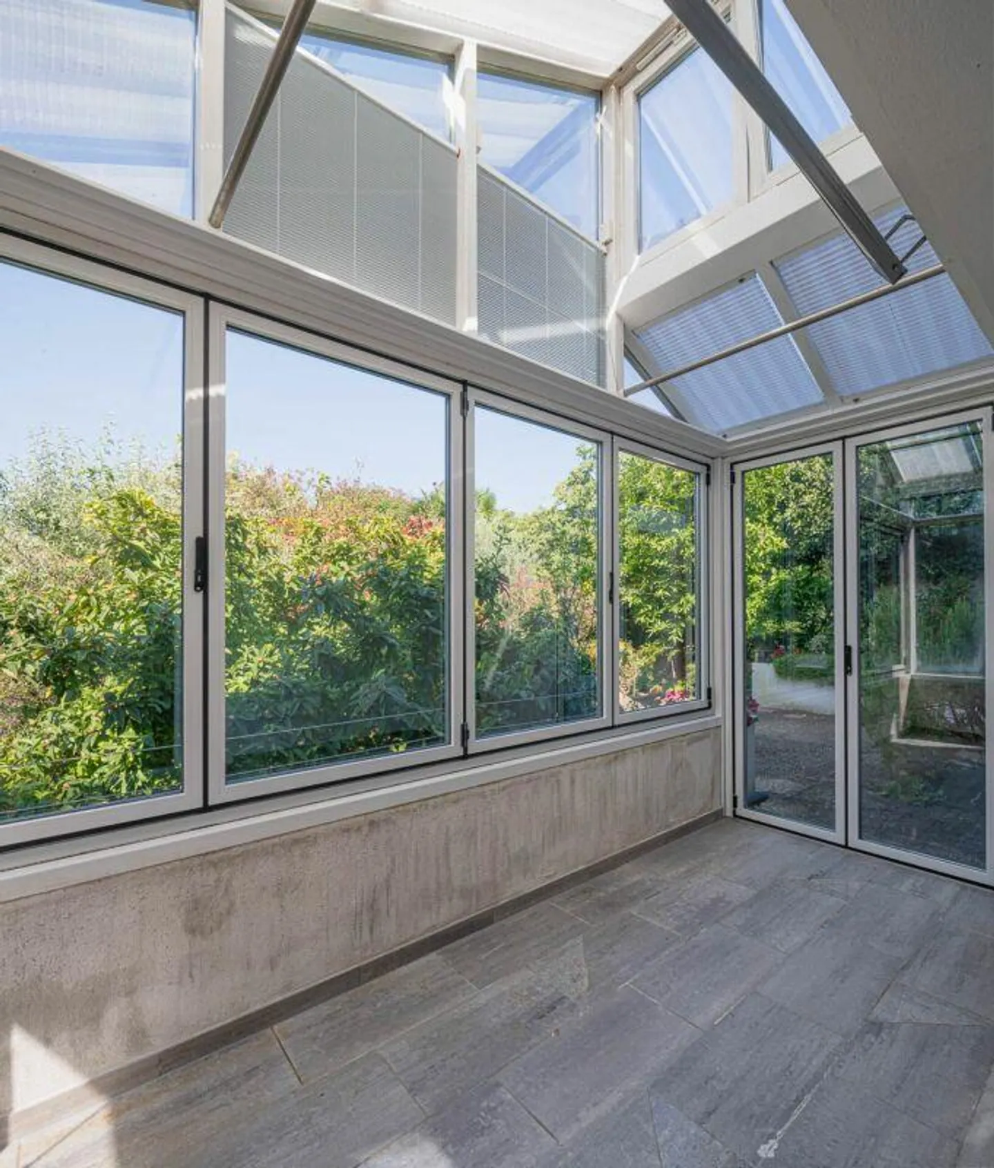 Freistehendes Einfamilienhaus mit atemberaubendem Garten - Foto 12 von 17