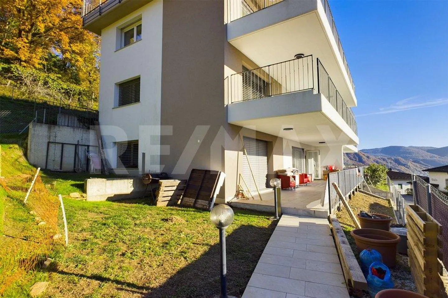 NEGGIO (PRÈS DE VERNATE) : Appartement de jardin lumineux et moderne avec une belle vue - Photo 9 sur 11