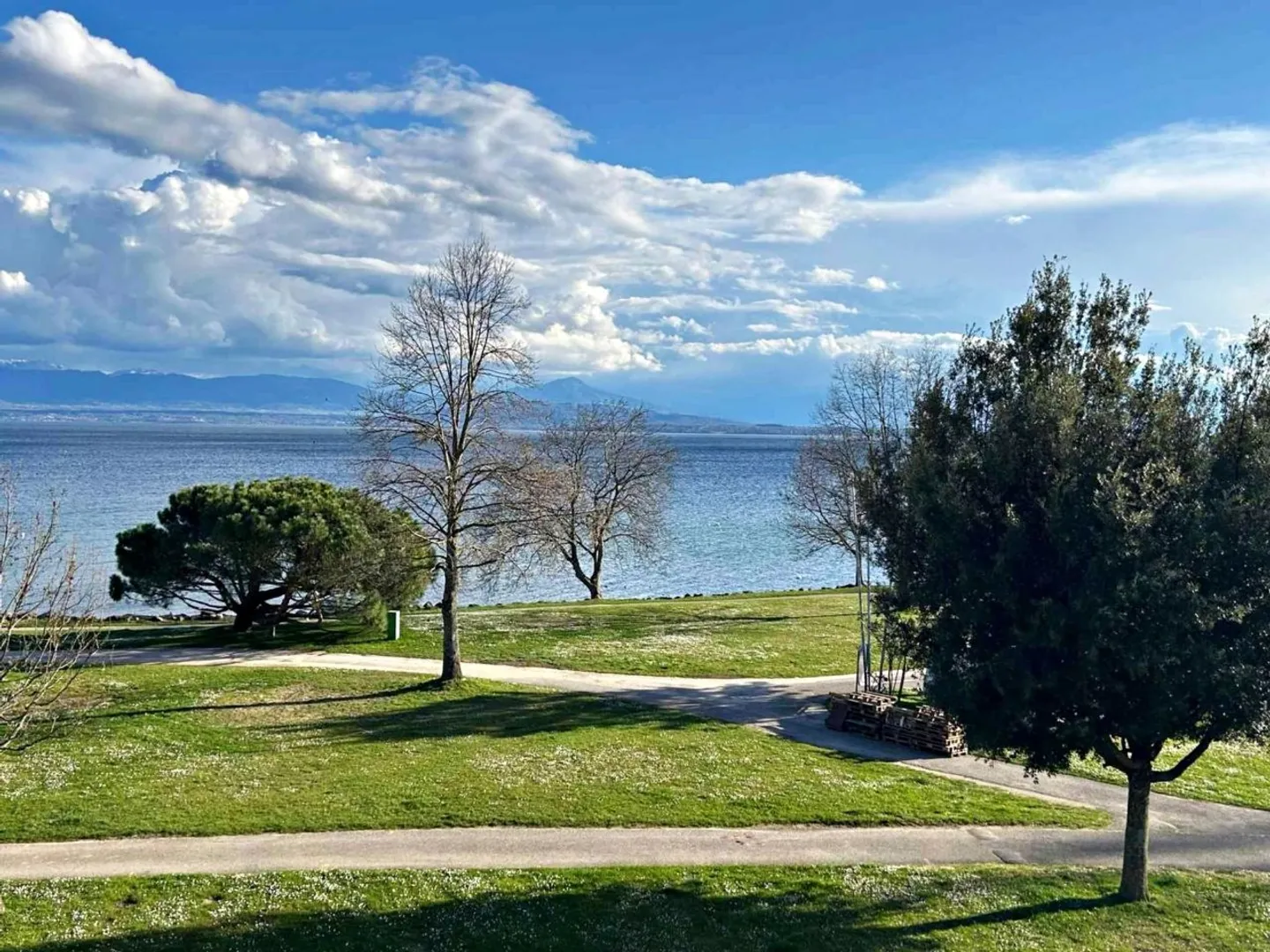 Magnifico appartamento di 3,5 stanze con nuovi standard e vista mozzafiato sul lago - Foto 1 di 13