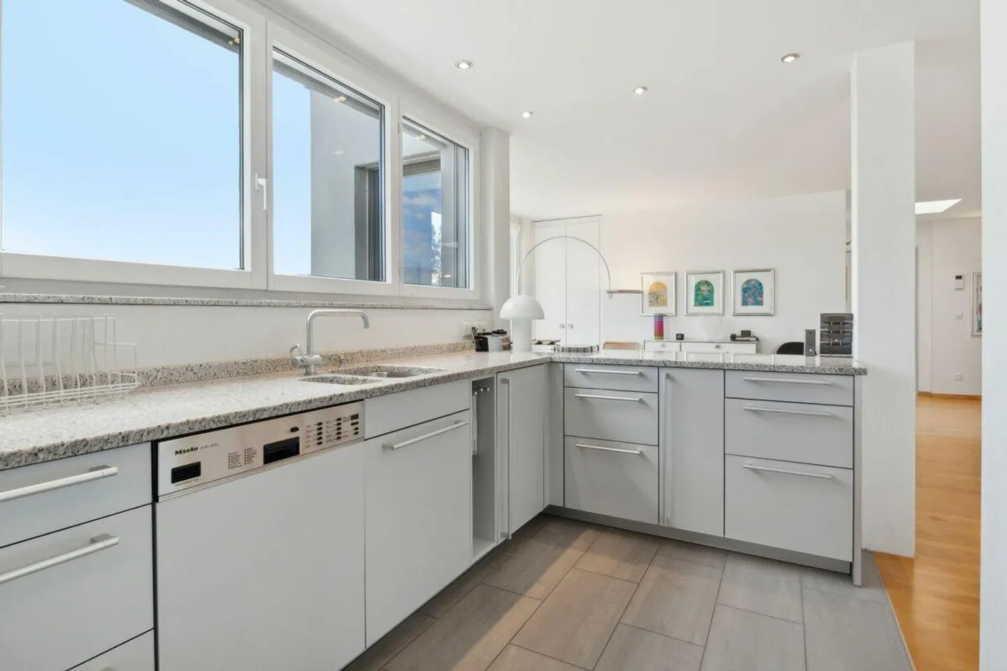 3½-Zimmer-Attikawohnung in Pfaffhausen - Ruhe, Sonne & Komfort - Foto 7 von 10