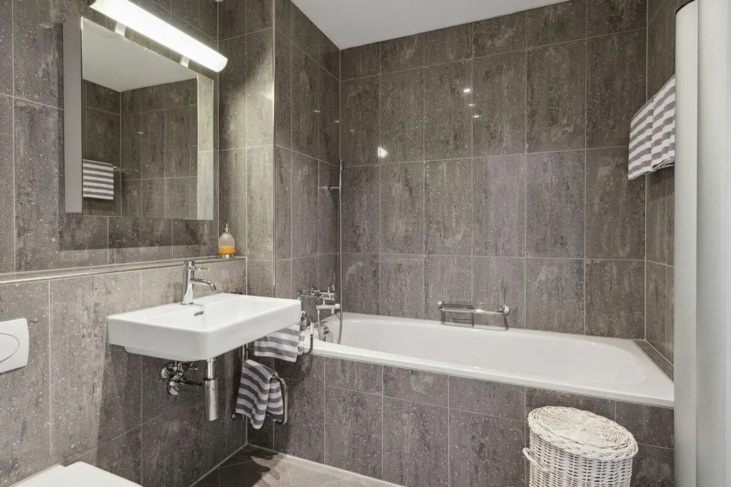 3½-Zimmer-Attikawohnung in Pfaffhausen - Ruhe, Sonne & Komfort - Foto 10 von 10