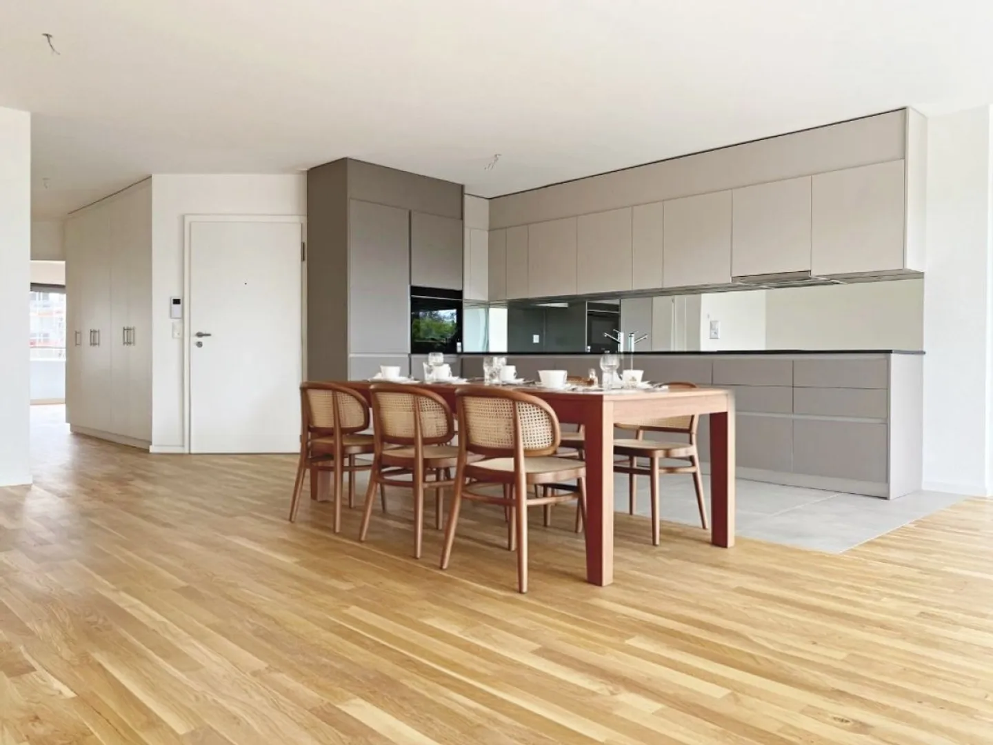 Magnifico appartamento di 3,5 stanze con nuovi standard e vista mozzafiato sul lago - Foto 6 di 13