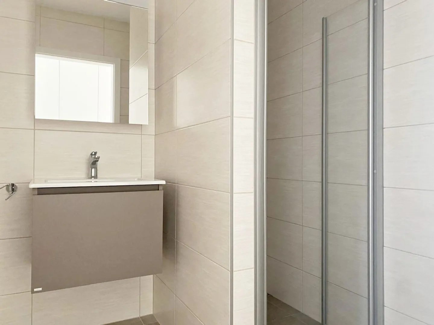 Magnifico appartamento di 3,5 stanze con nuovi standard e vista mozzafiato sul lago - Foto 8 di 13