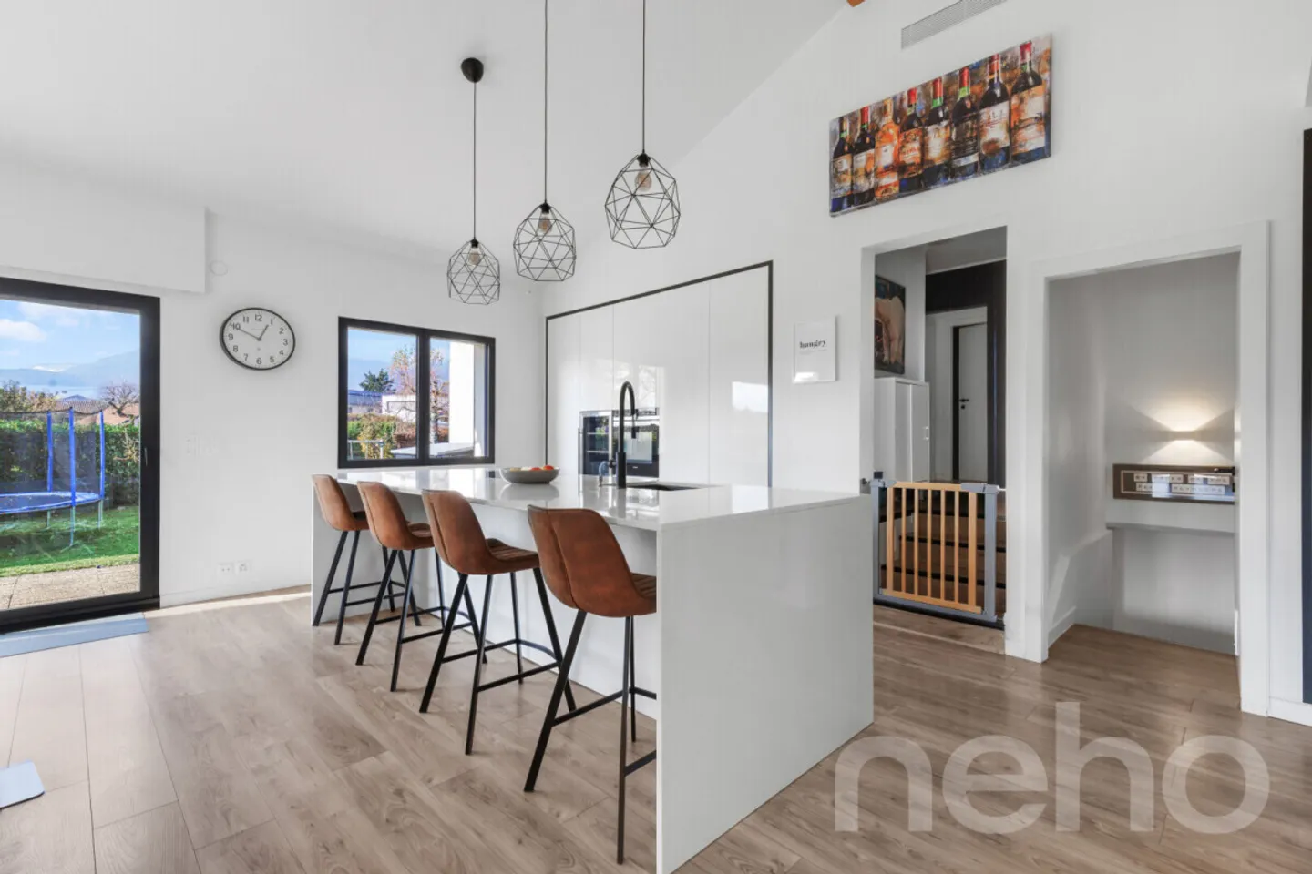 Casa d'architetto ristrutturata con ampio terreno e grande potenziale - Foto 3 di 12