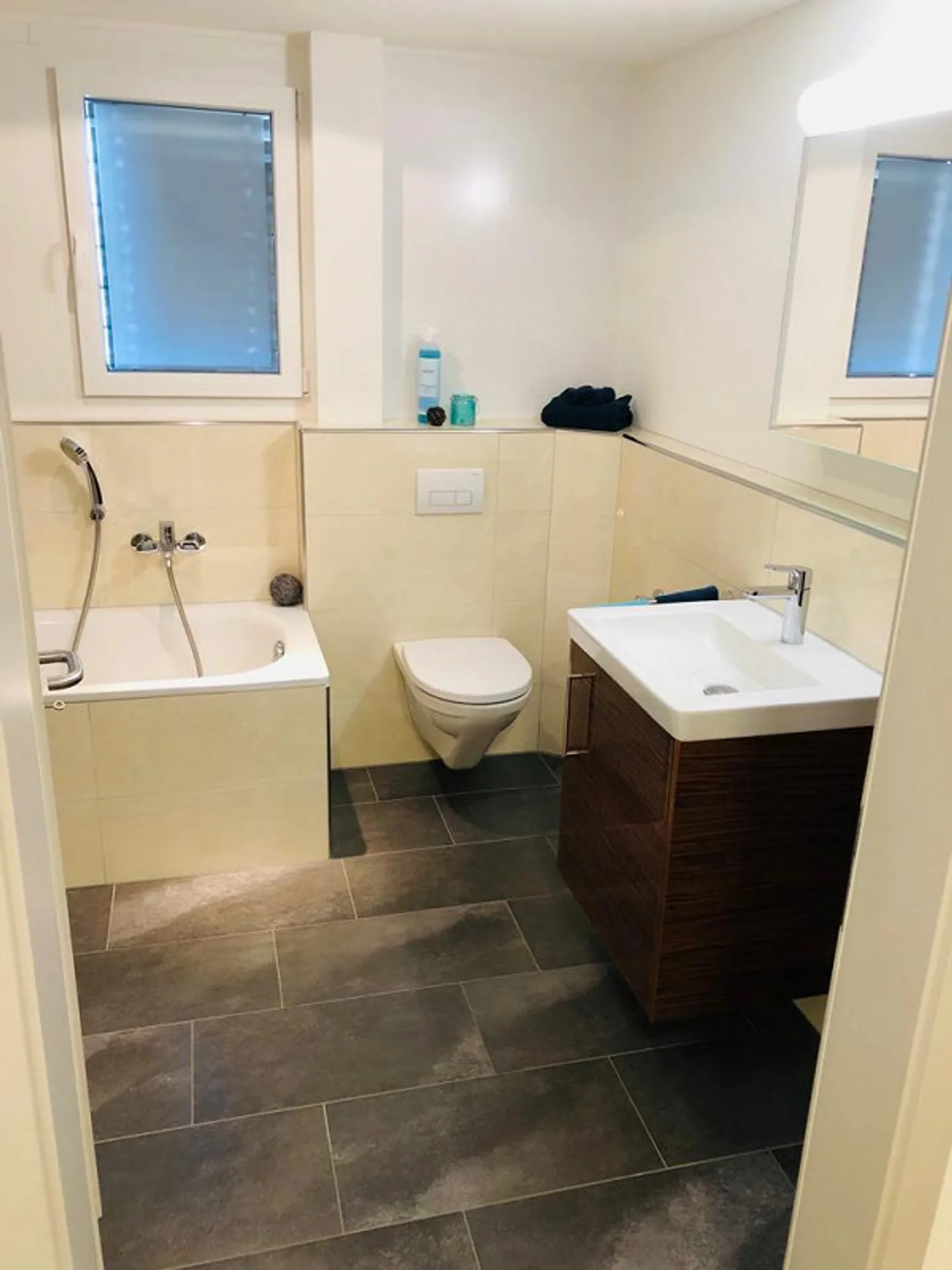 4.5 Zimmer Wohnung mit Wintergarten & grossem Aussenbereich - Foto 2 von 14