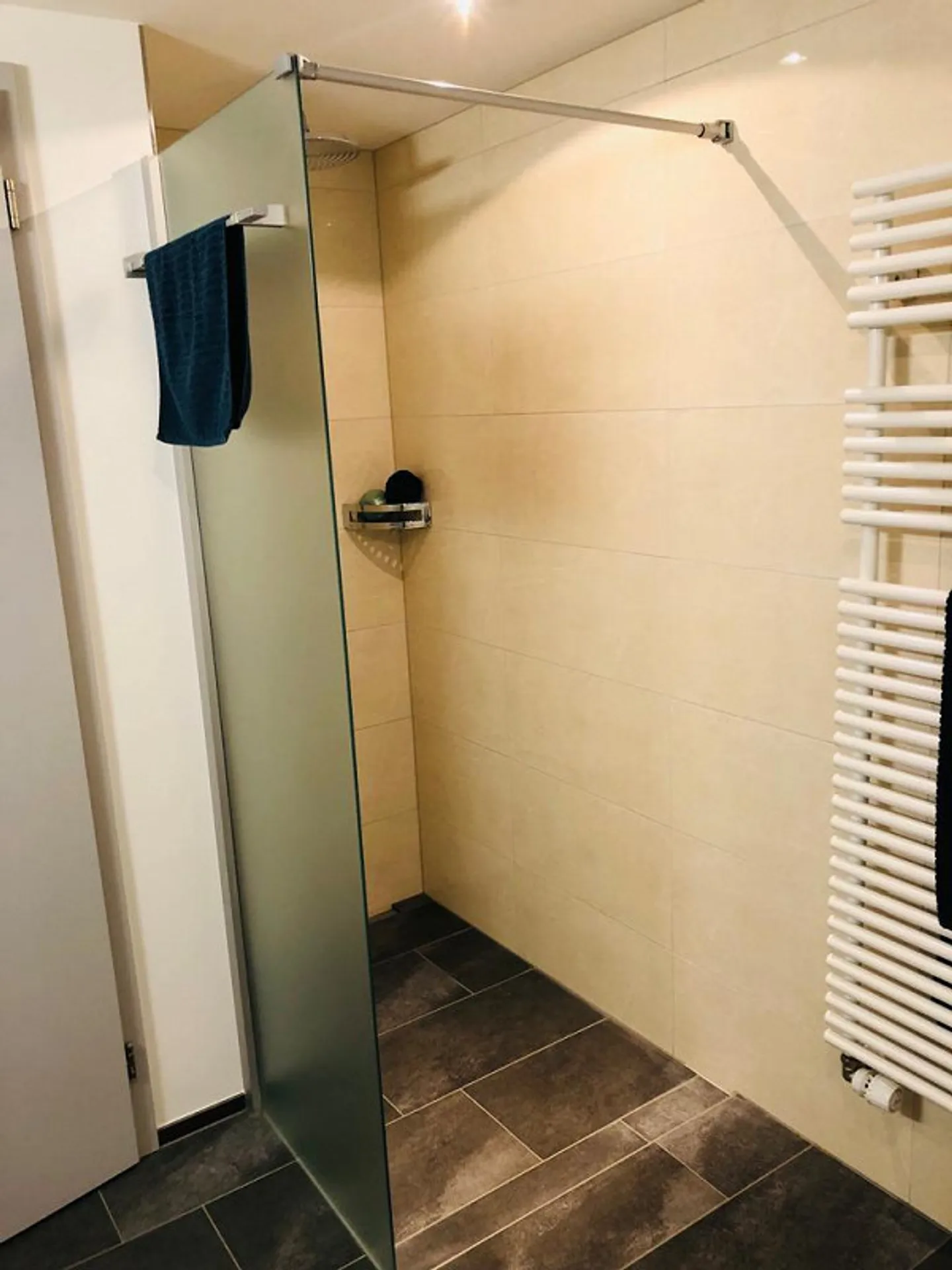 4.5 Zimmer Wohnung mit Wintergarten & grossem Aussenbereich - Foto 3 von 14