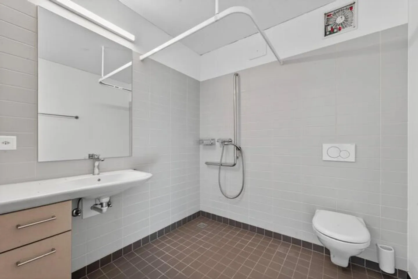 Senior Apartment with Services in Root - Photo 4 of 6