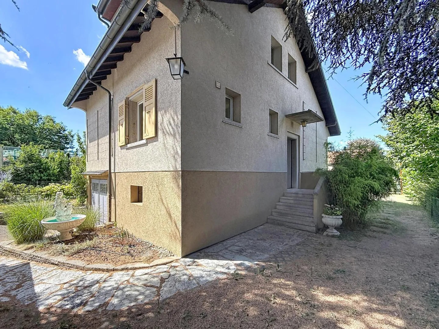 Incantevole casa unifamiliare con giardino - Foto 1 di 7