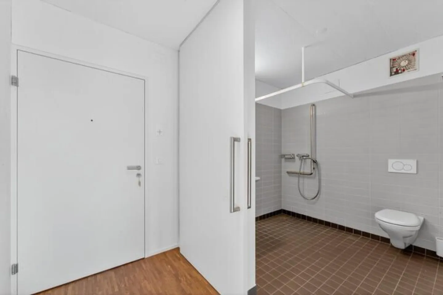 Senior Apartment with Services in Root - Photo 5 of 6