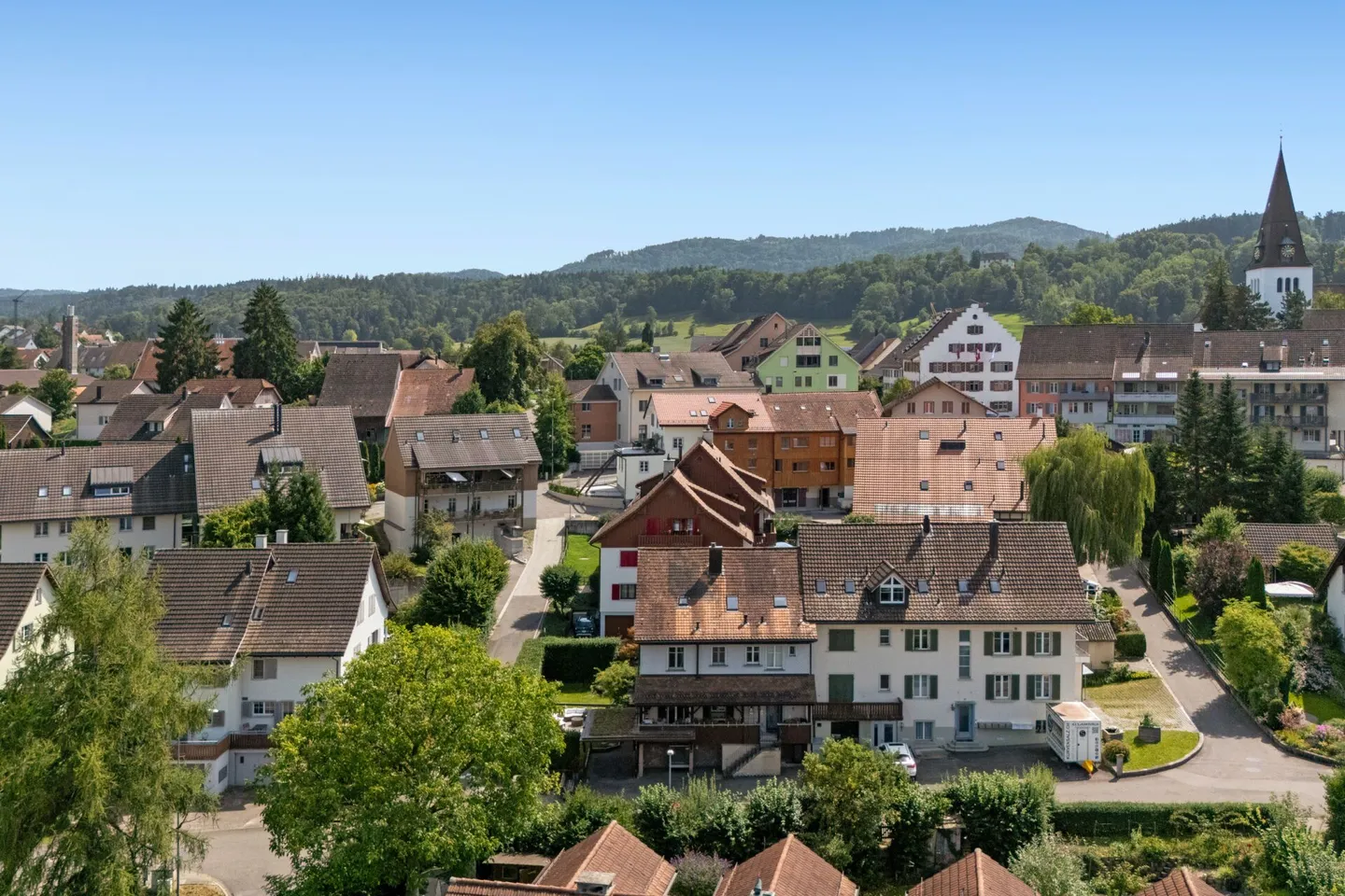 Single-family house with two apartments, renovated in 2020, in Elgg ZH! - Photo 1 of 16