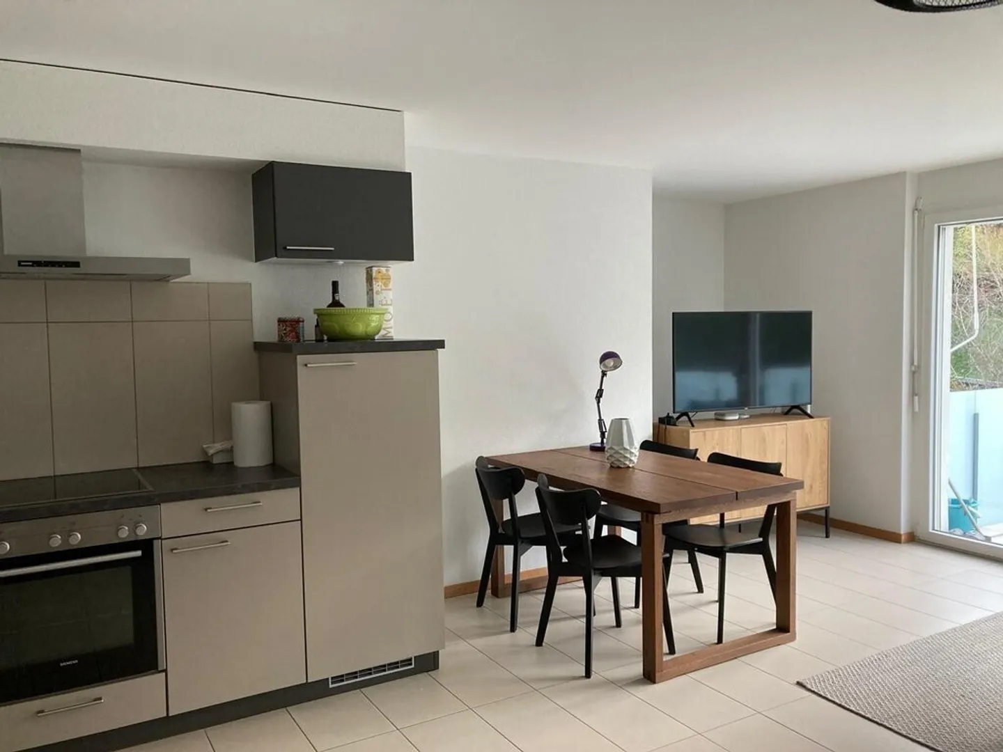 Belle appartement de 2,5 pièces à Vevey avec grand balcon - Photo 1 sur 7