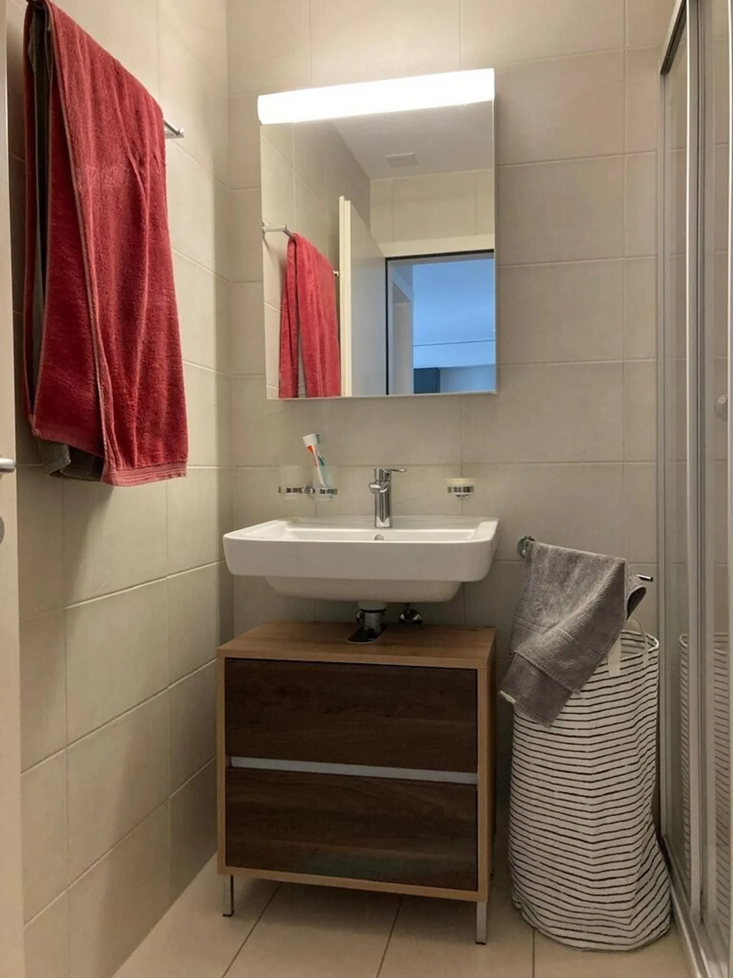 Belle appartement de 2,5 pièces à Vevey avec grand balcon - Photo 6 sur 7